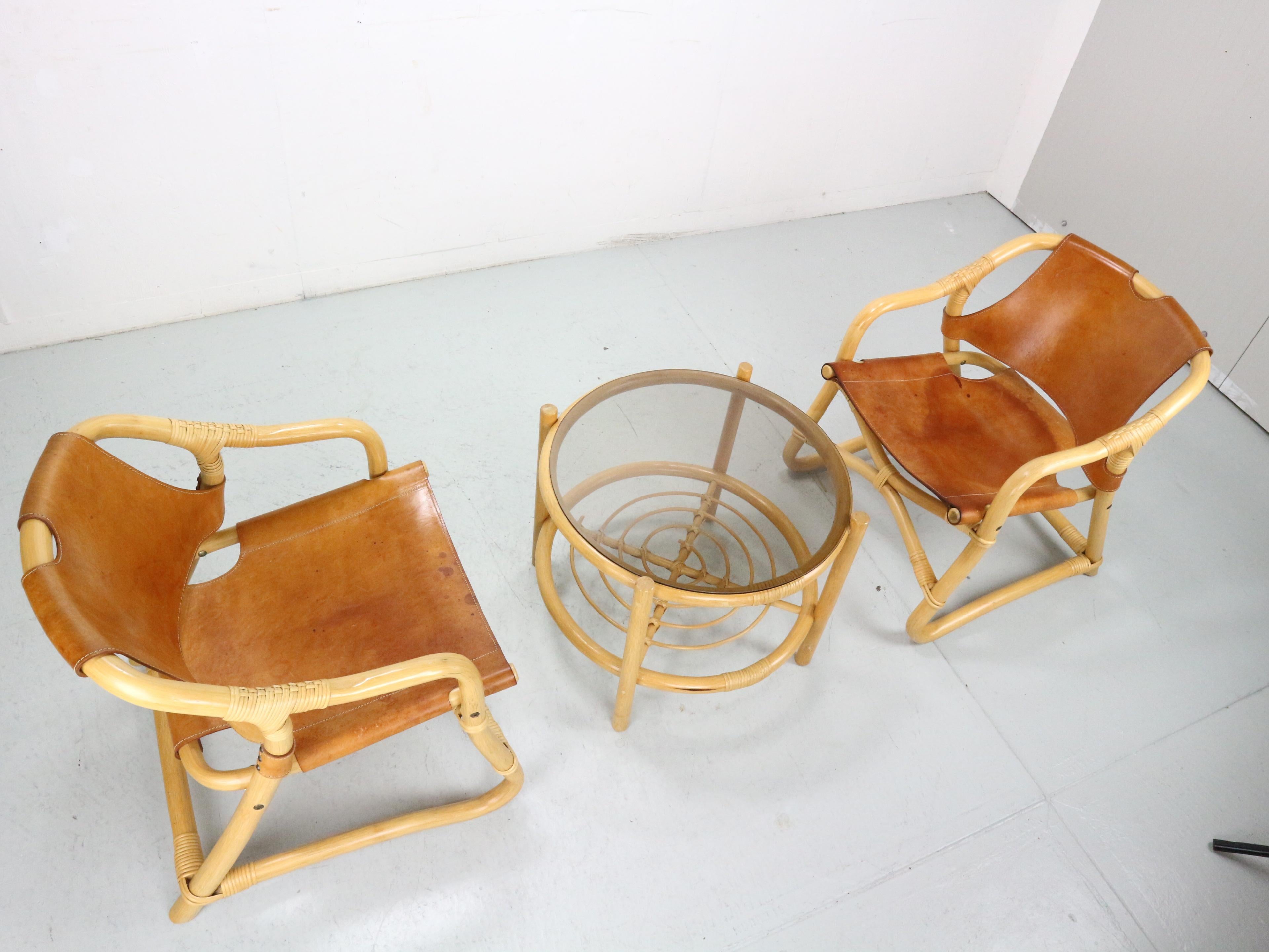 Fauteuils de salon modernes danois Manilla, table, bambou et cuir de selle, années 1960 en vente 9