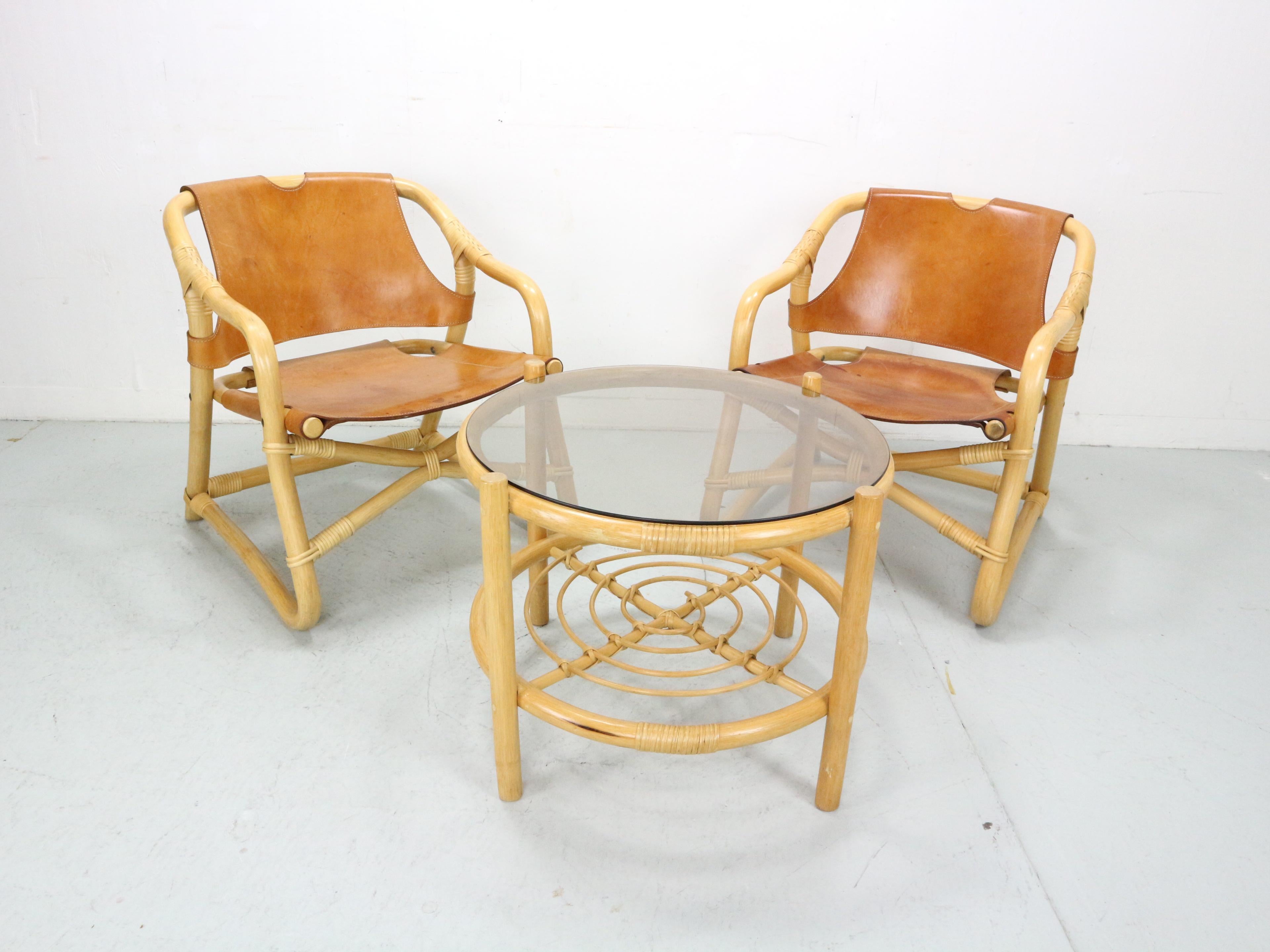 Dänische moderne dänische „Manilla“-Loungesessel + Tisch, Bambus und Sattelleder, 1960er Jahre (Skandinavische Moderne) im Angebot