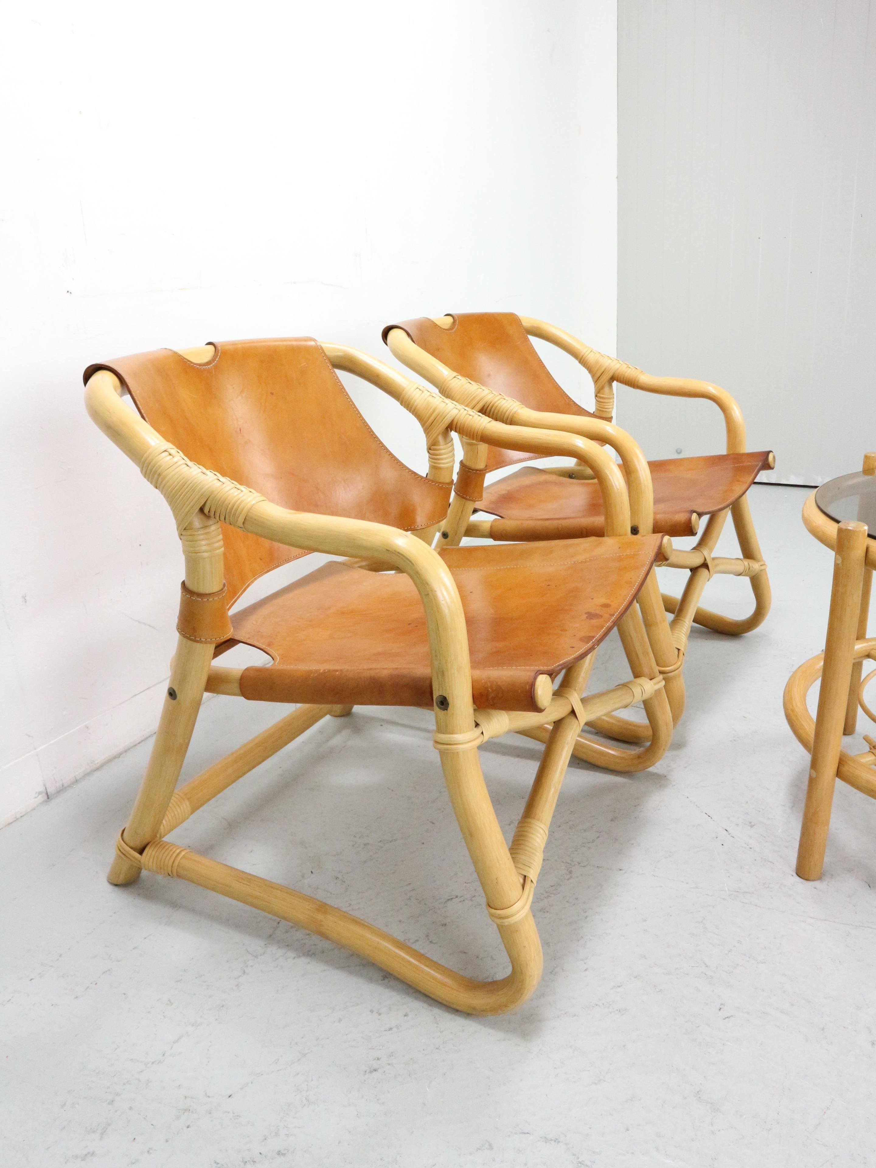 Dänische moderne dänische „Manilla“-Loungesessel + Tisch, Bambus und Sattelleder, 1960er Jahre (Leder) im Angebot