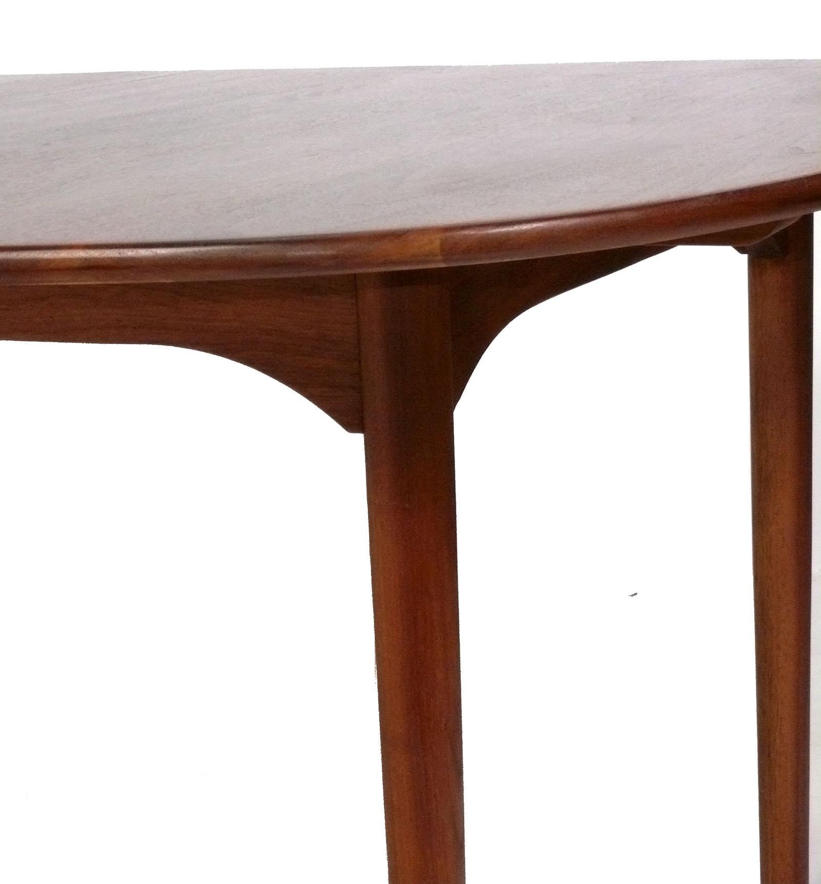 Milieu du XXe siècle Table de salle à manger danoise moderne de style The Moderns Large Oval en vente