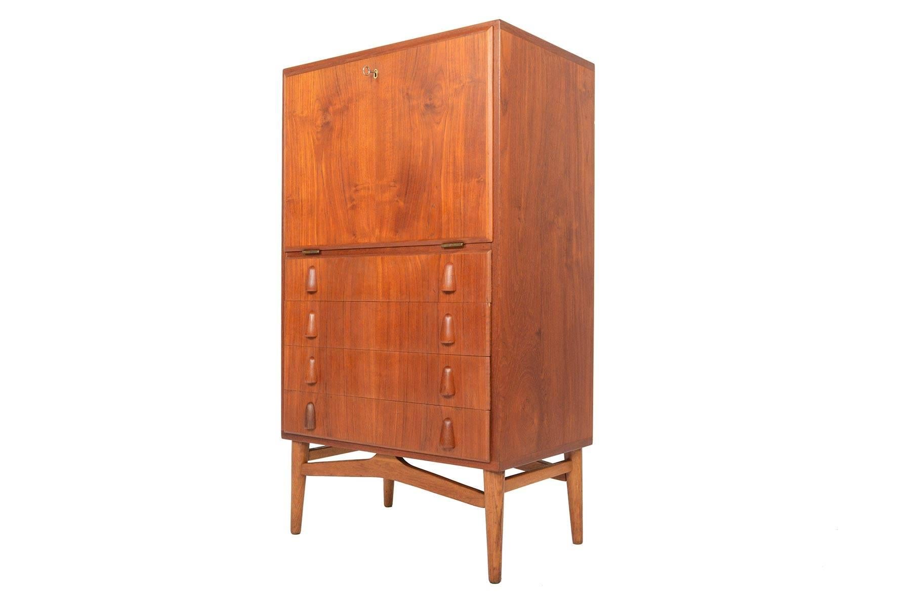 Danish Modern Midcentury Dry Bar Dresser Cabinet in Teak 5