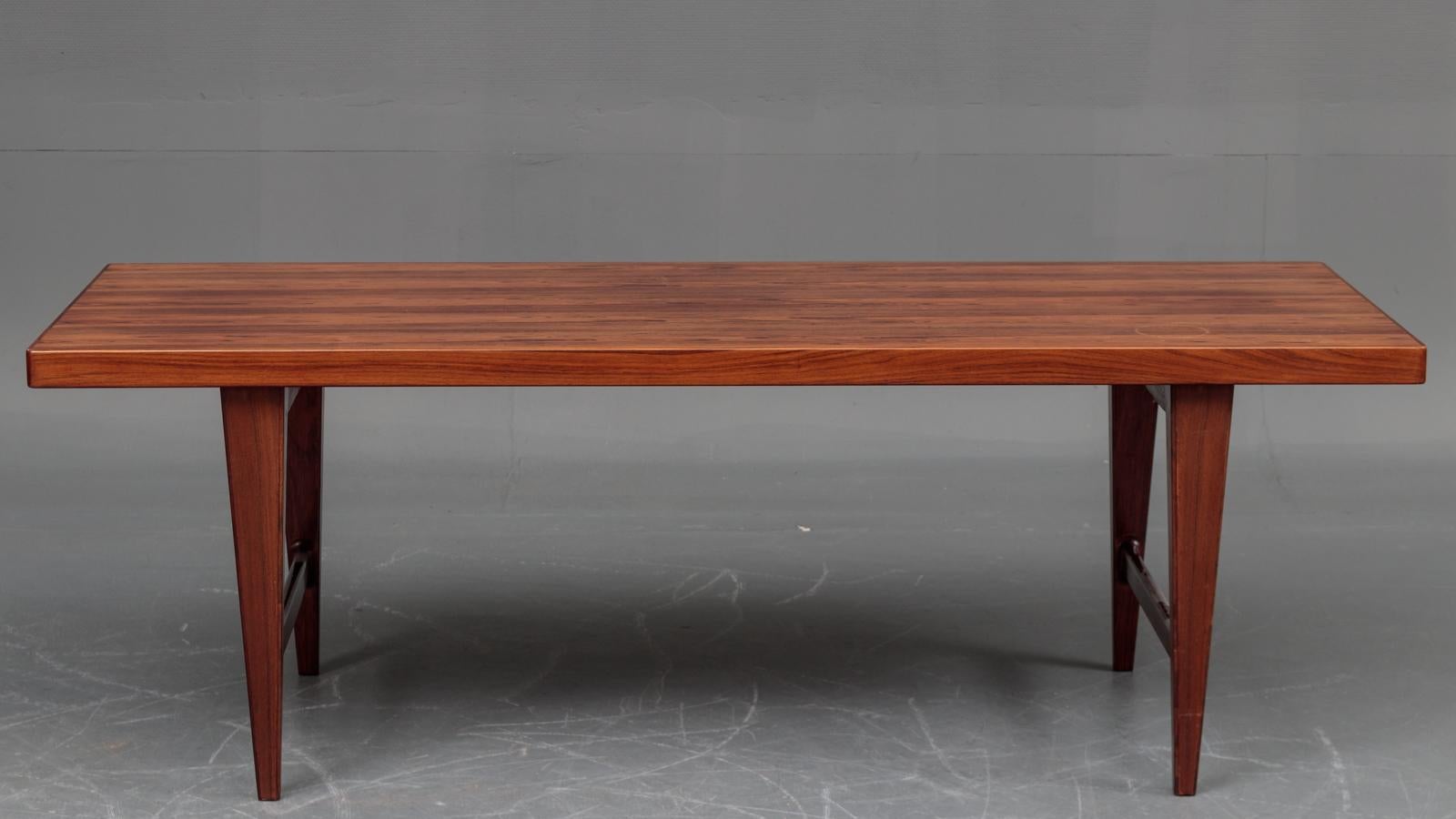 Mid-Century Modern Table basse danoise moderne en bois de rose du milieu du siècle dernier en vente