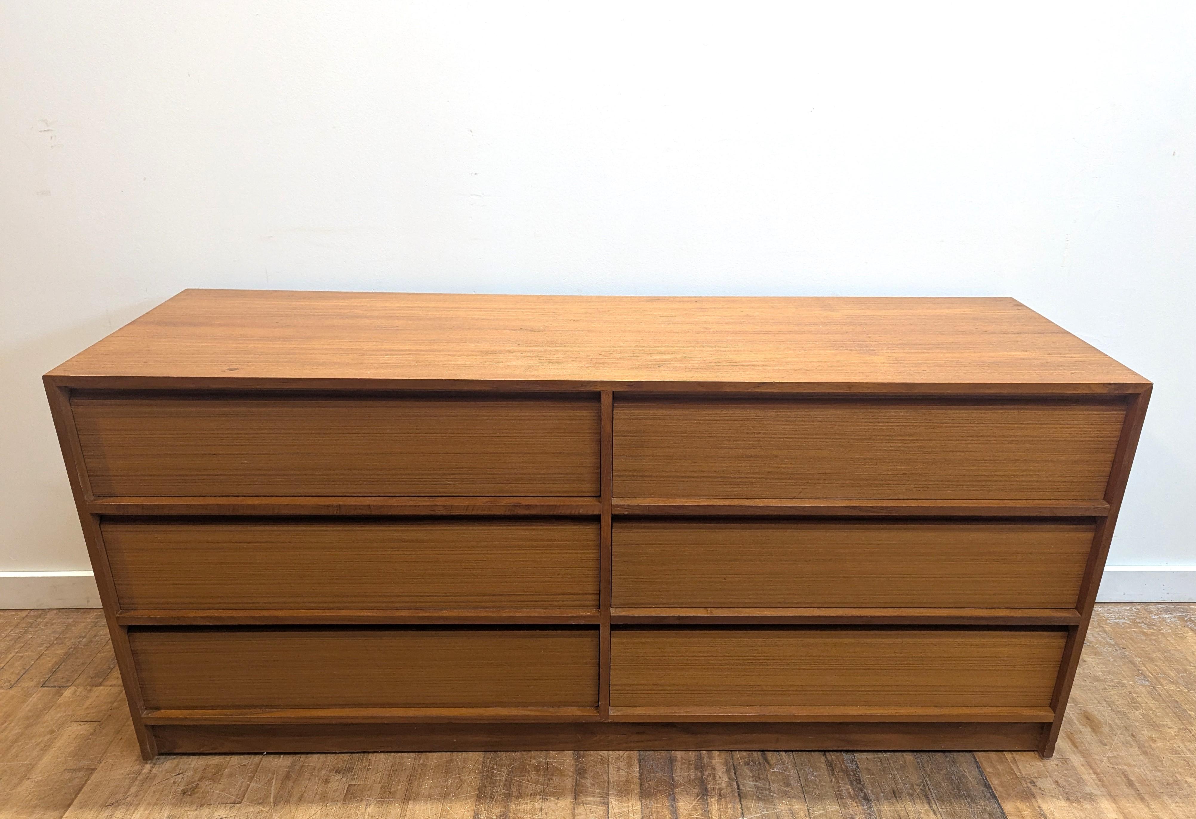 Danese Comò danese moderno del metà secolo in teak Dyrlund in vendita