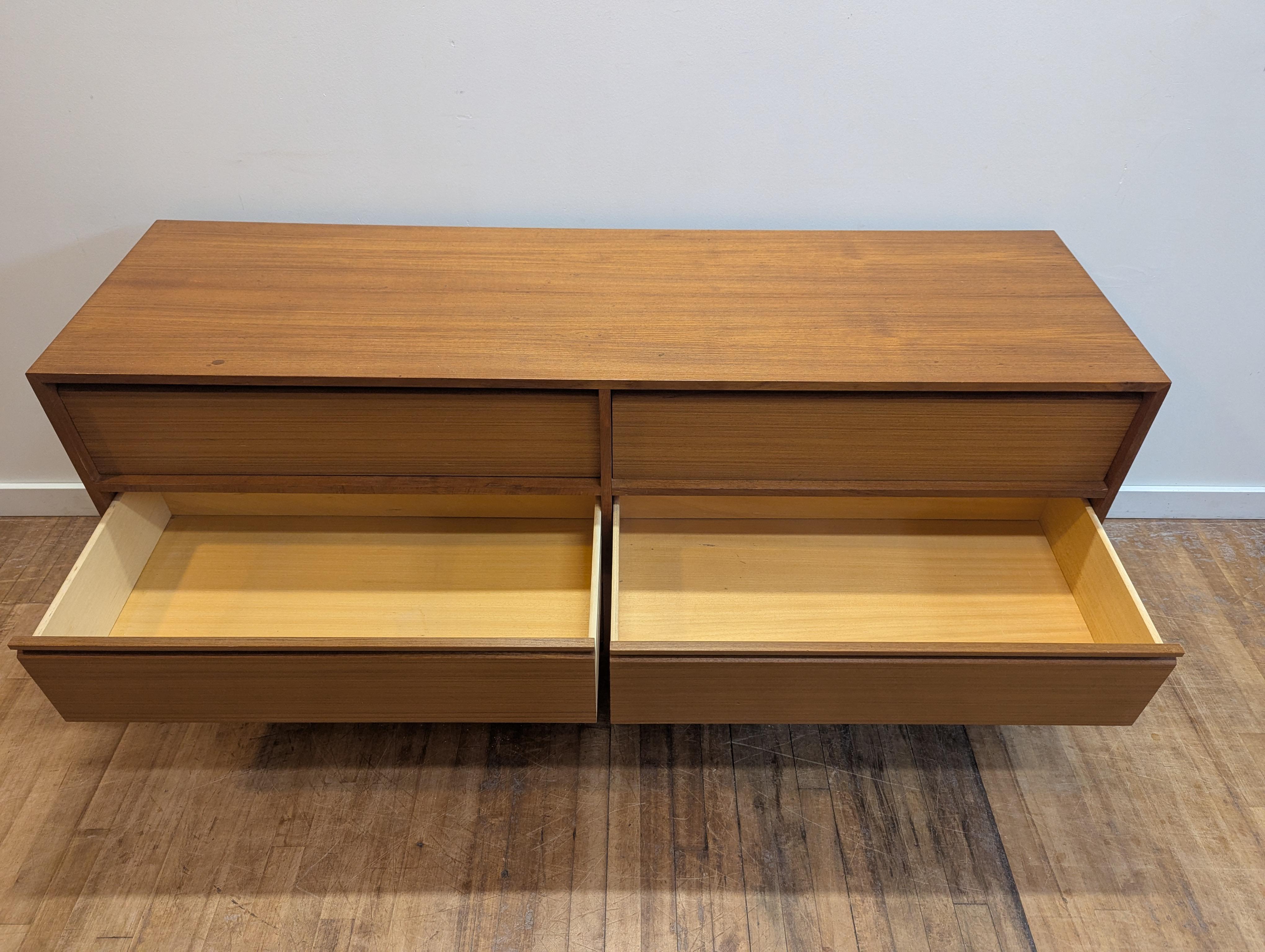 Comò danese moderno del metà secolo in teak Dyrlund in vendita 1