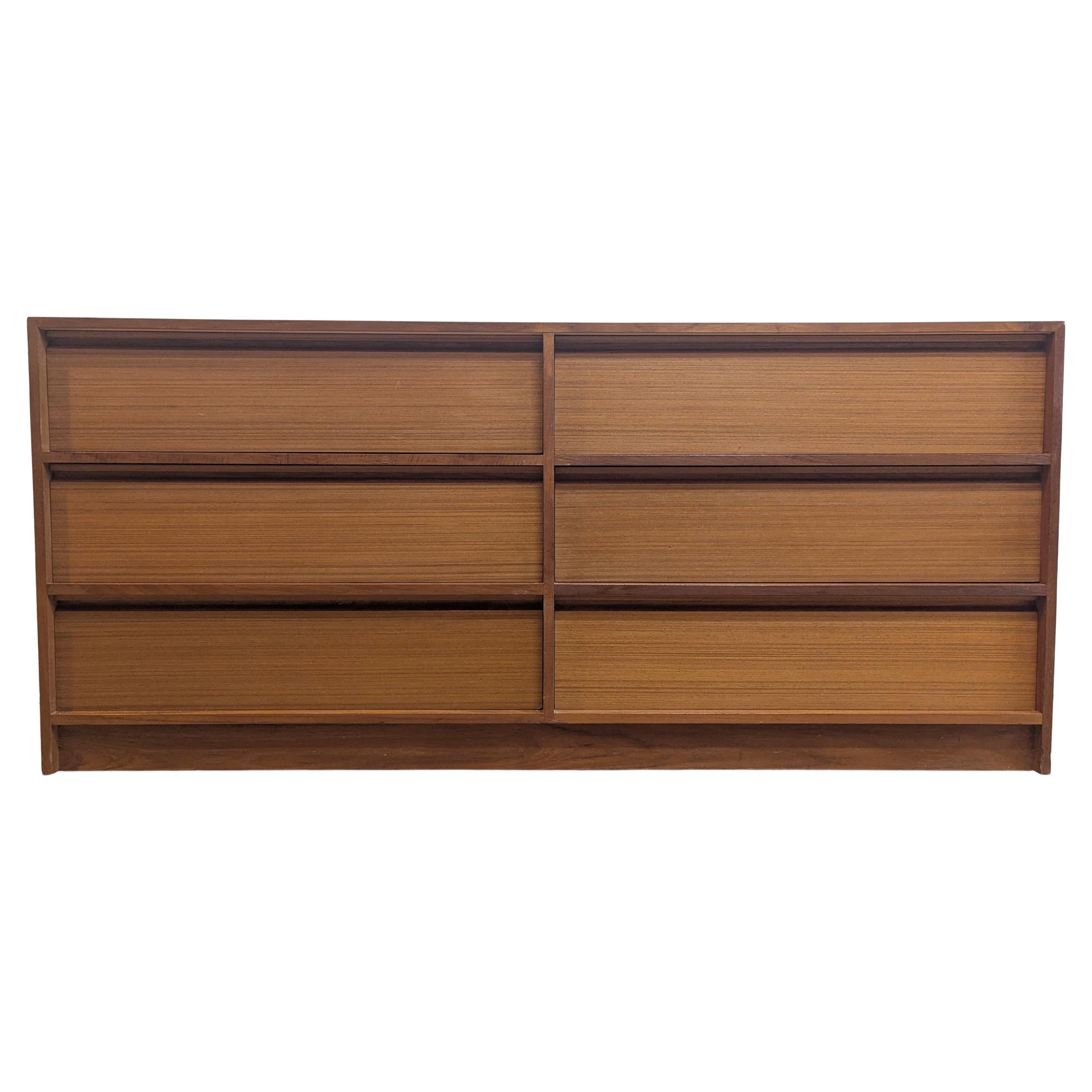 Comò danese moderno del metà secolo in teak Dyrlund in vendita
