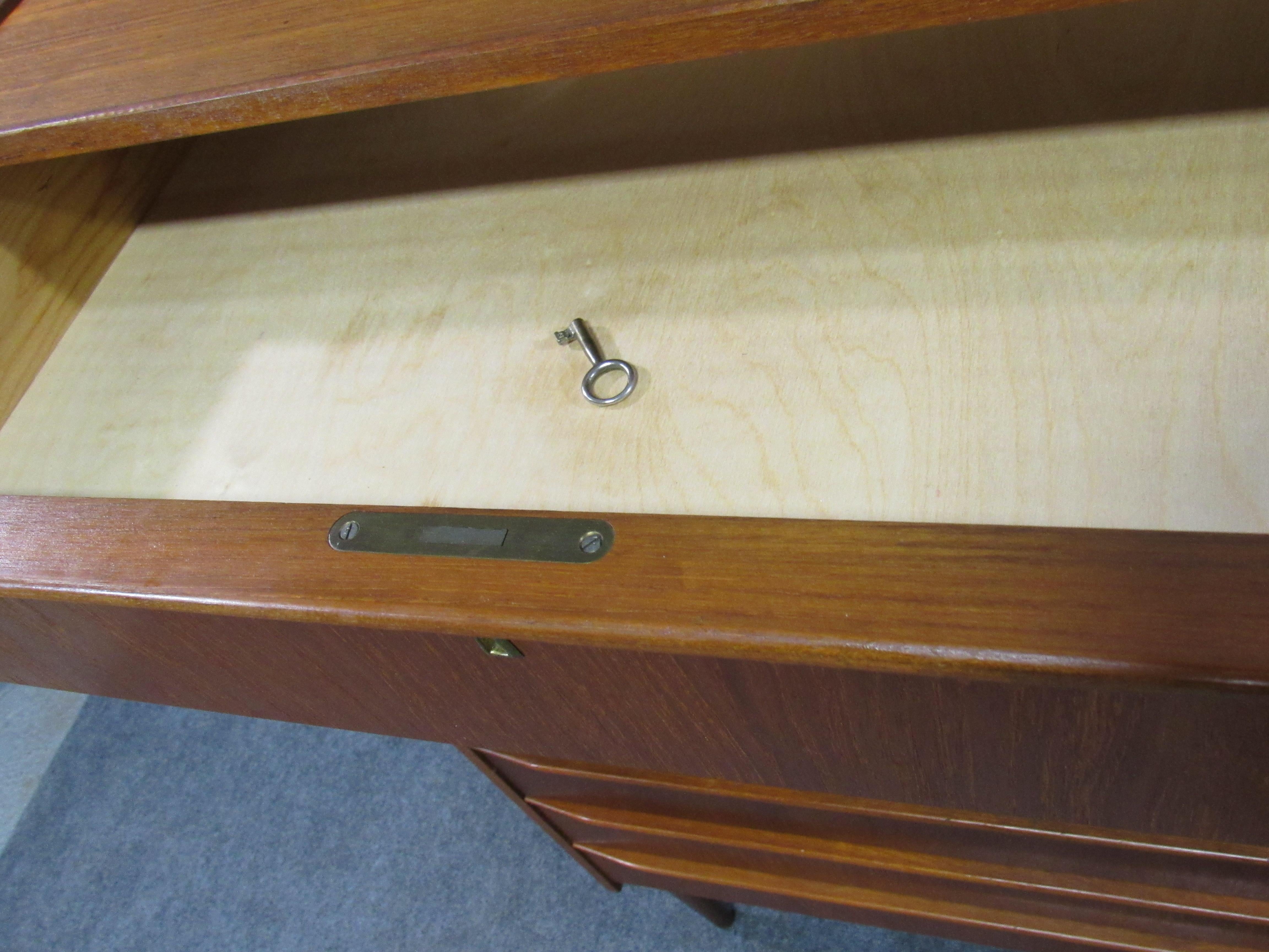 Danish Modern Mid-Century Teak Dresser with Drawer Lock Key In Good Condition In Belmont, MA