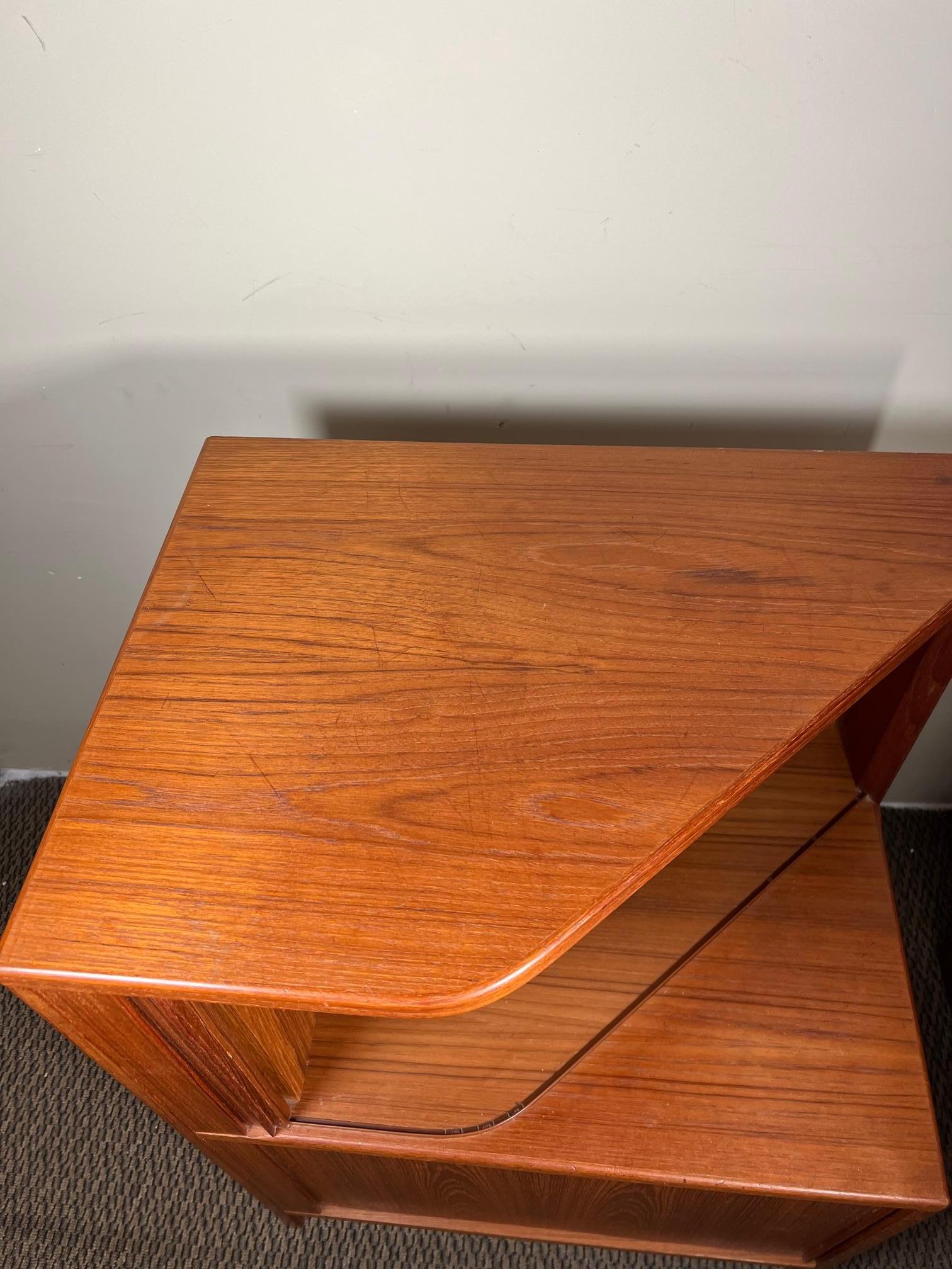 Danish Modern Midcentury Teak Nightstands Bedside Tables by Hundevad 6
