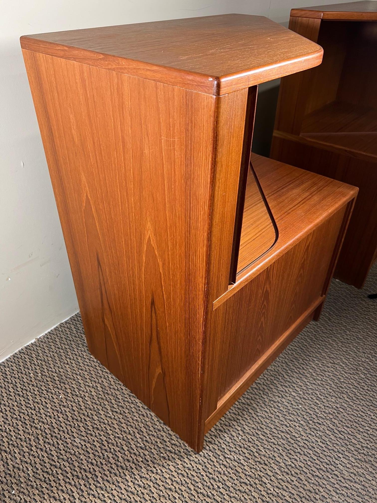 Danish Modern Midcentury Teak Nightstands Bedside Tables by Hundevad 8
