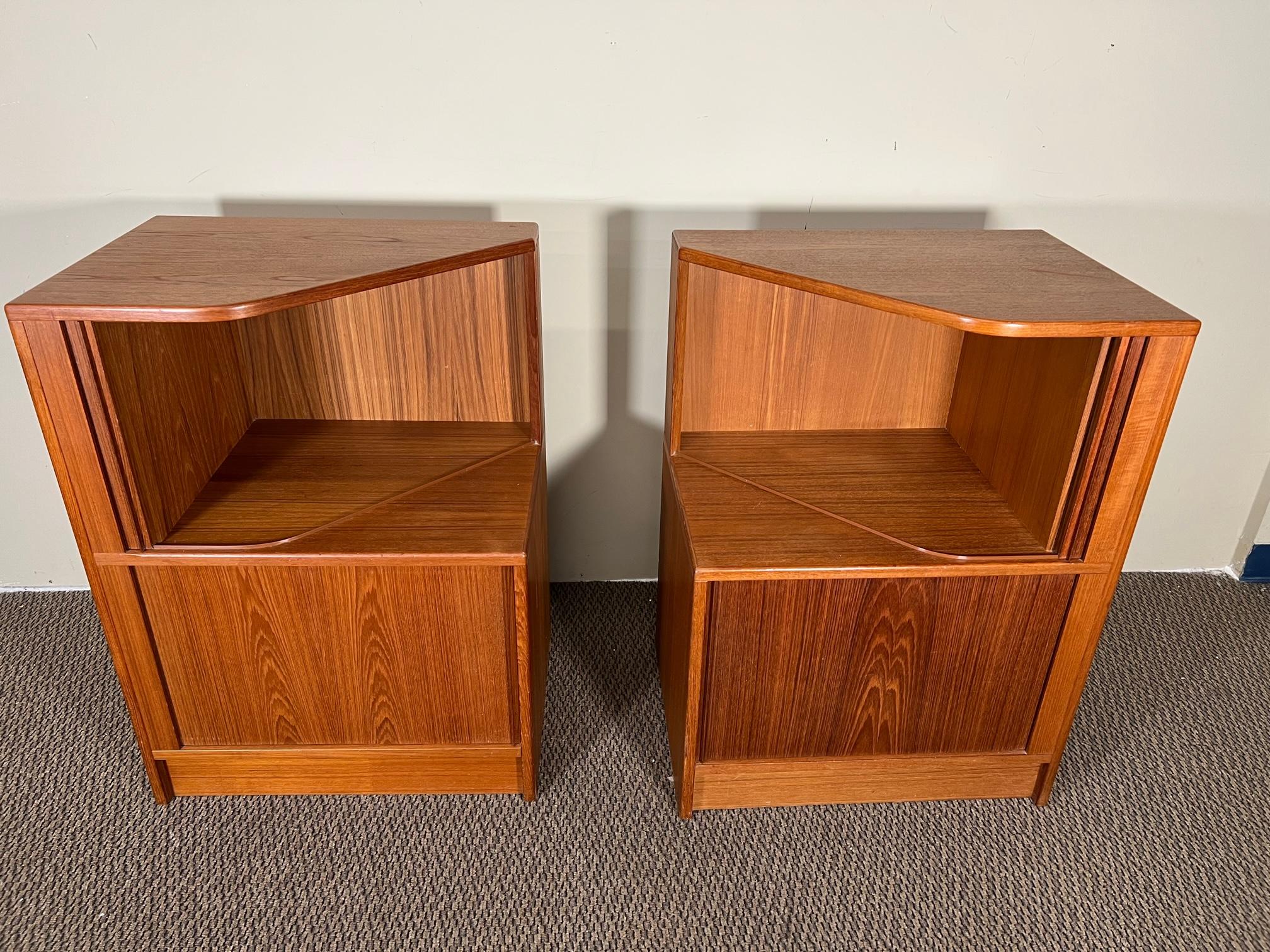 This is an amazing pair of Danish teak nightstands with tambour doors by Hundevad. Made in Denmark. Adjustable shelf.

Excellent condition overall. Some light marking, scratches on the nightstands. A little chipping at the bottom on both sides.