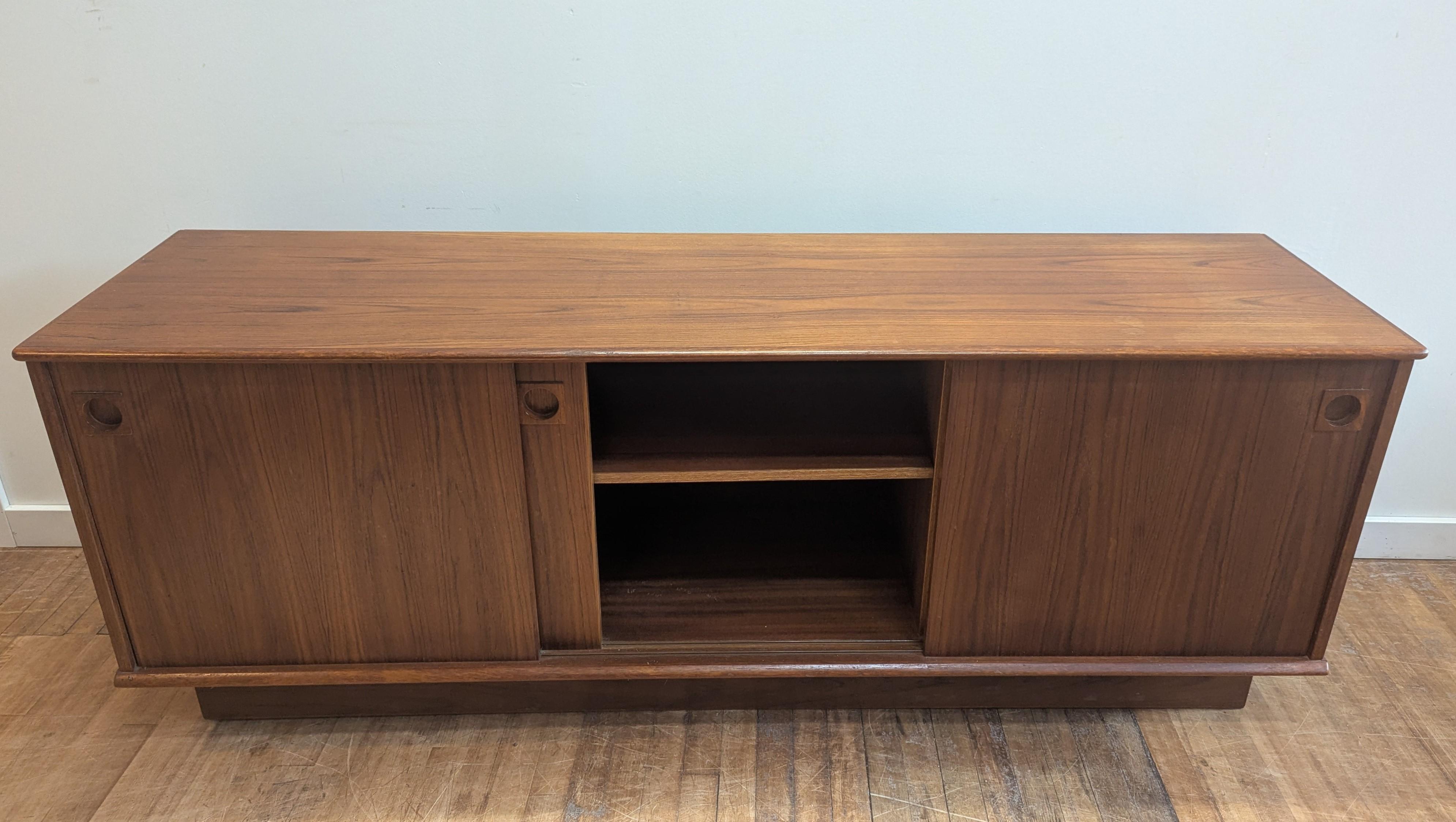 Danish Modern Mid Century Teak Sideboard Dyrlund In Good Condition For Sale In New York, NY