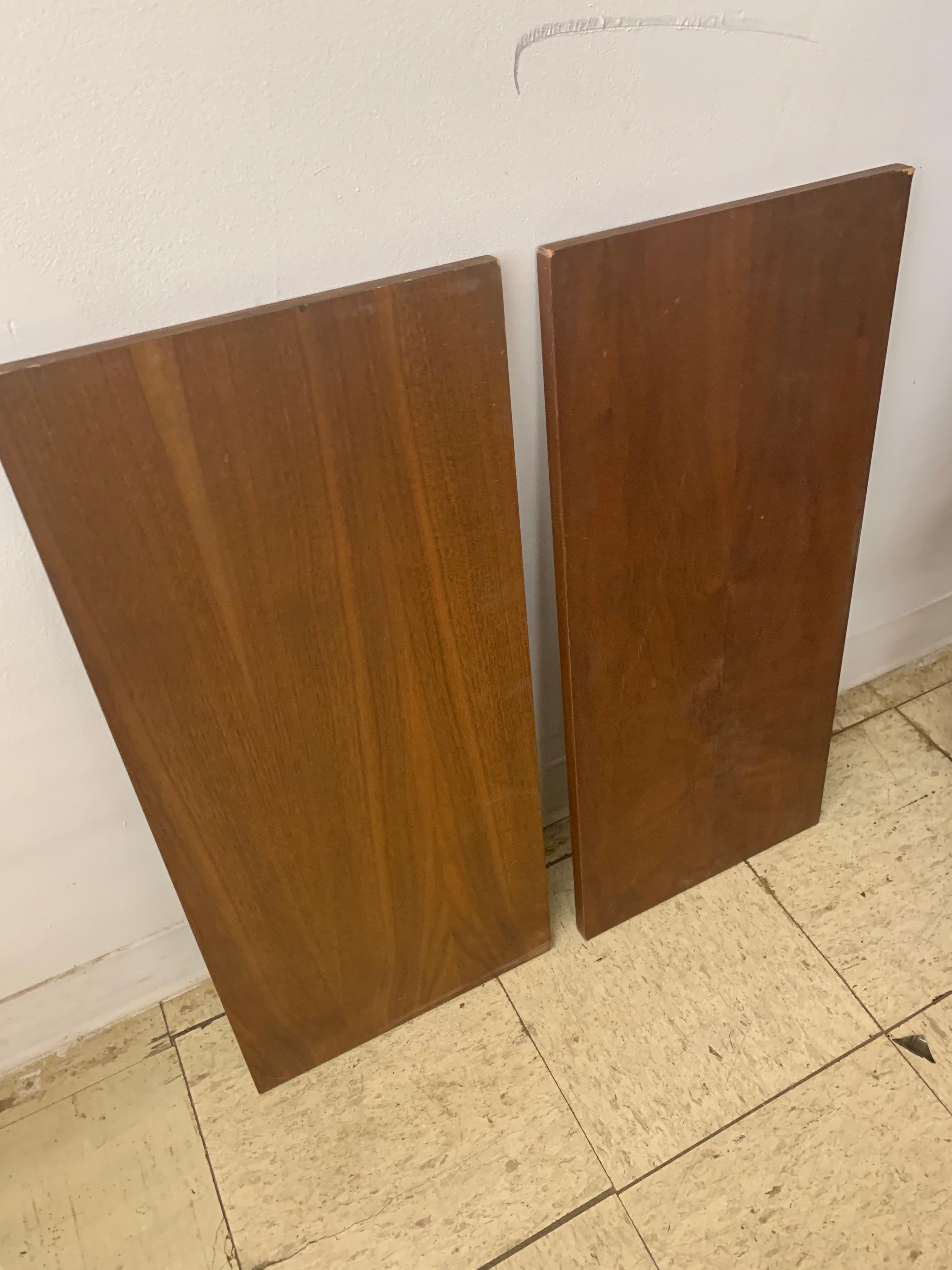 Danish Modern Midcentury Modular Three Bay Bookcase Wall Unit and Desk In Good Condition For Sale In West Hartford, CT