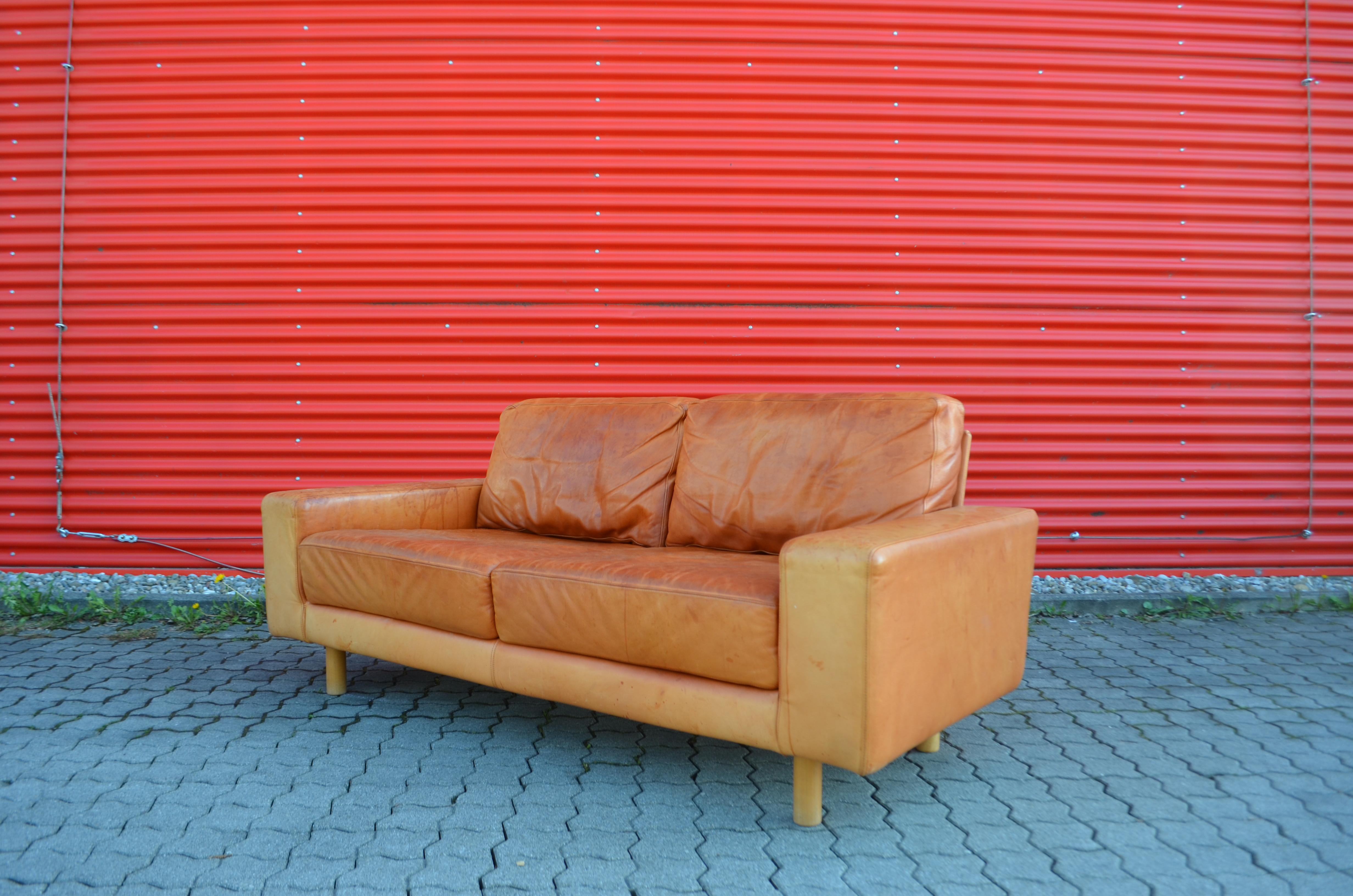 Dänisch Modern Mid Century Vintage Cognac Leder Sofa (Moderne) im Angebot