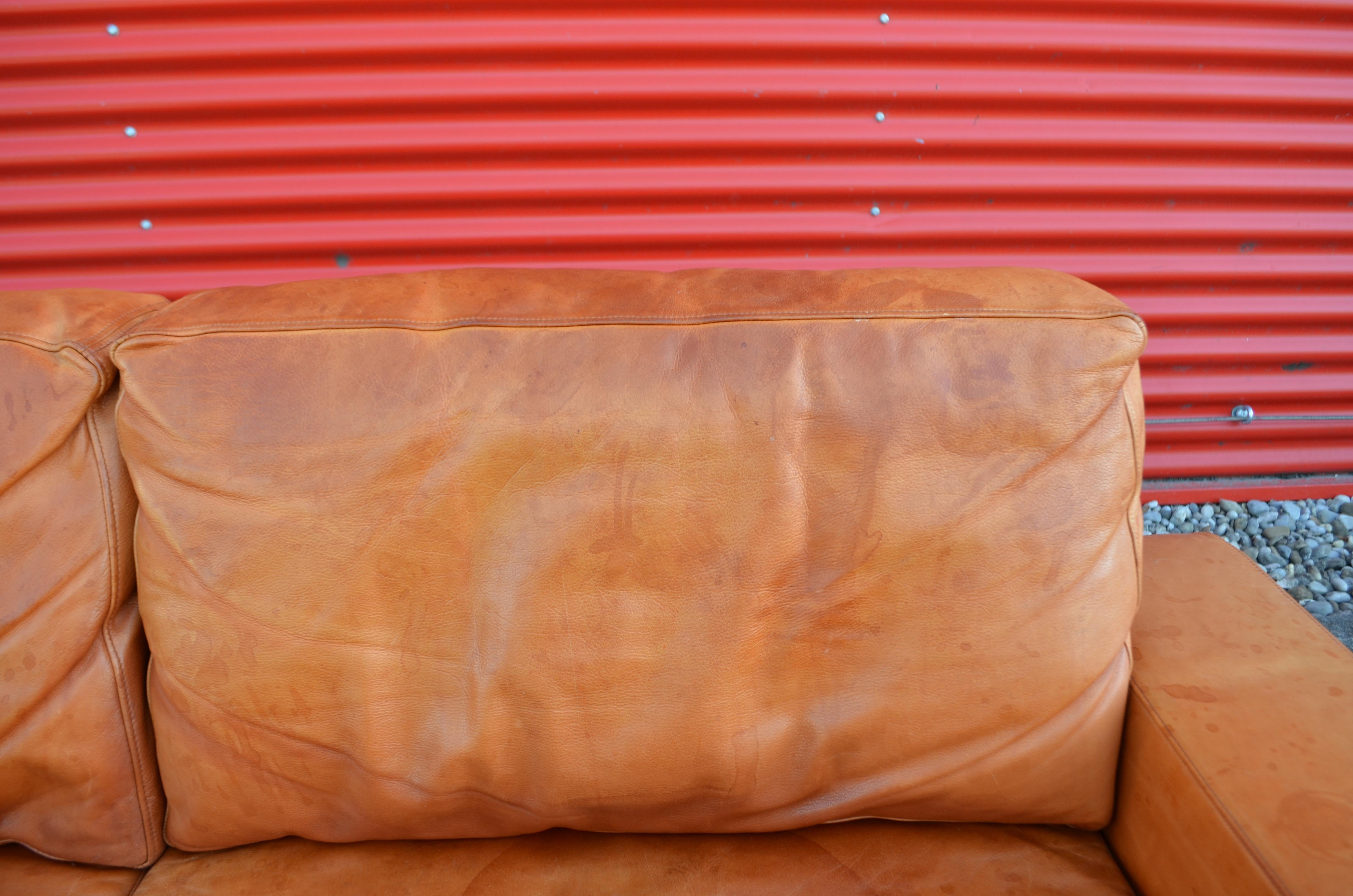 Danish Modern Mid Century Vintage Cognac Leather Sofa In Distressed Condition For Sale In Munich, Bavaria