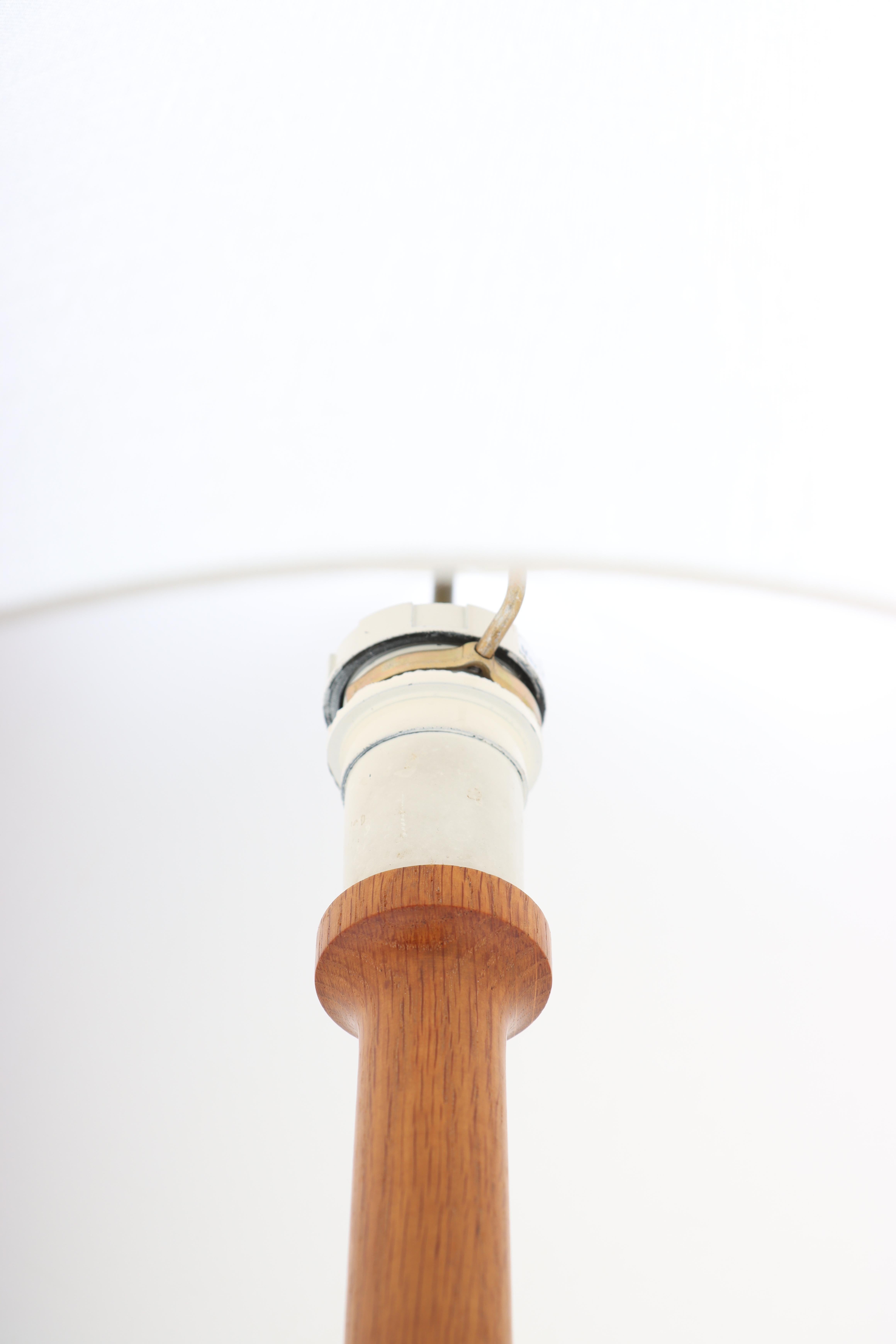 Danish Modern Midcentury Floor Lamp in Oak, Danish Design, 1950s In Good Condition For Sale In Lejre, DK
