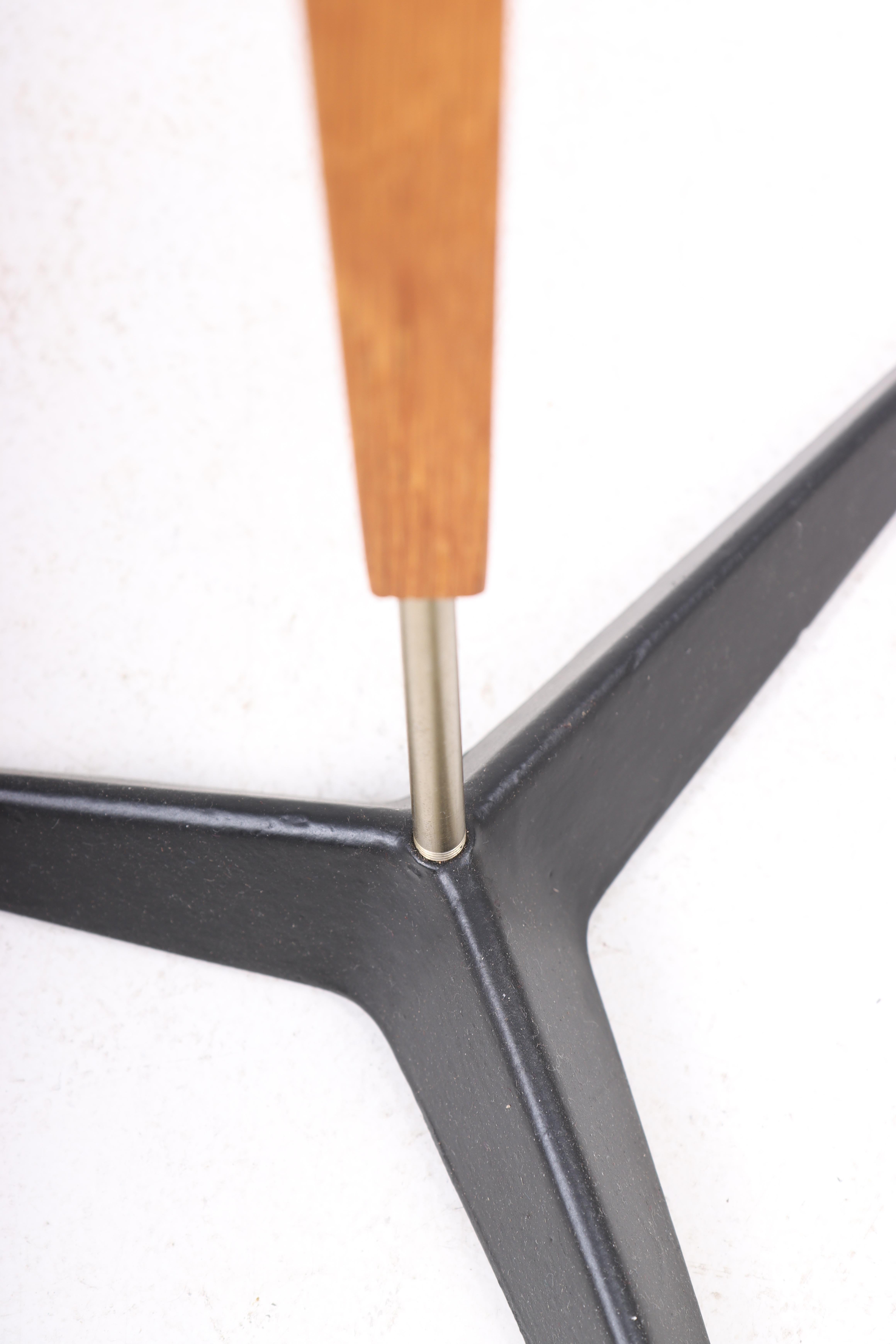 Danish Modern Midcentury Floor Lamp in Oak, Danish Design, 1950s 2