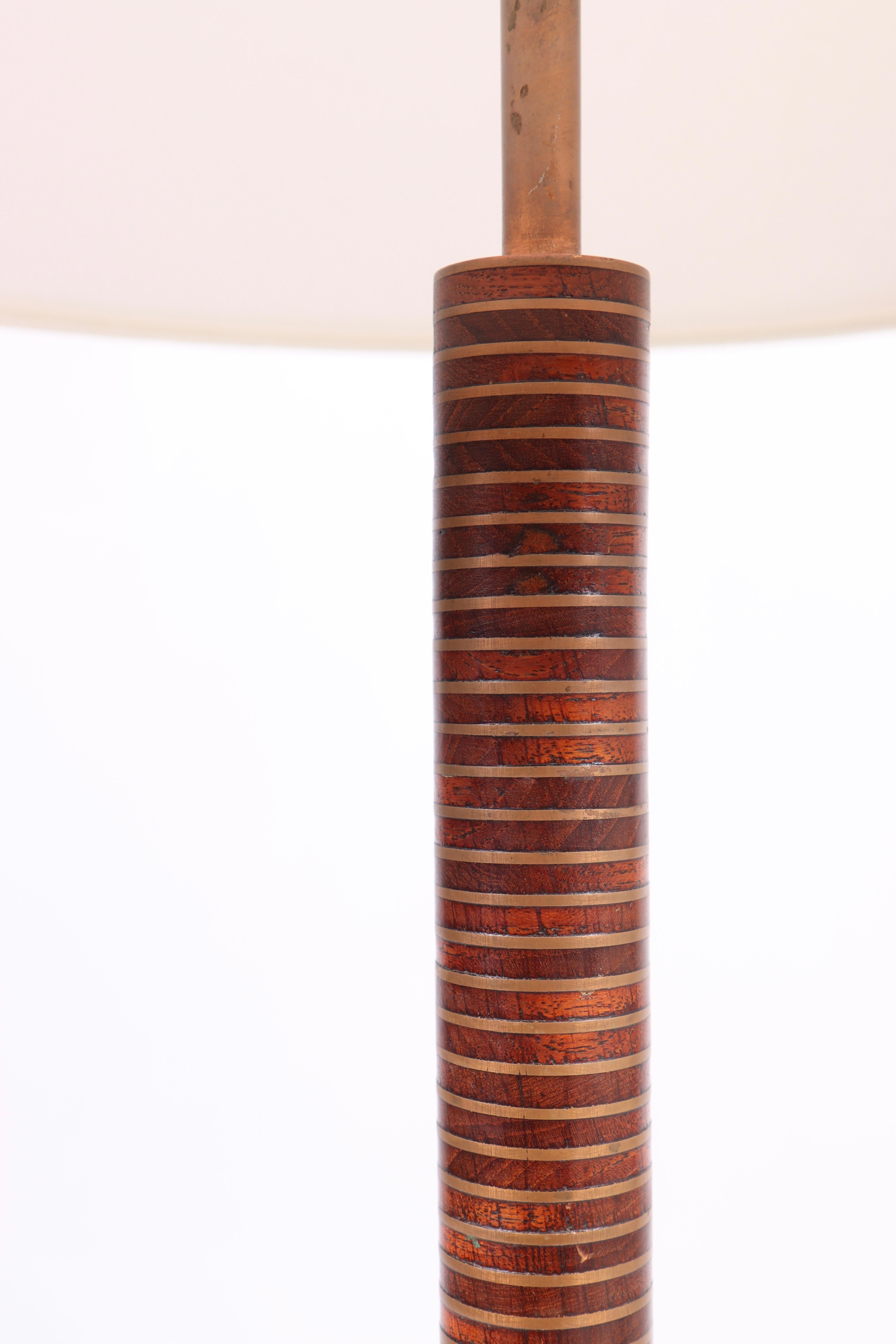Dänische moderne Mid-Century-Stehleuchte aus Teakholz, dänisches Design, 1950er Jahre (Mitte des 20. Jahrhunderts) im Angebot