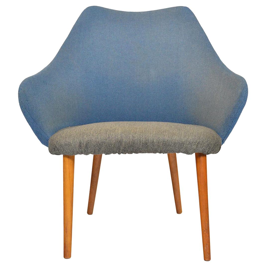 bed Scoop Lounge Chair with Legs For Sale at 1stDibs