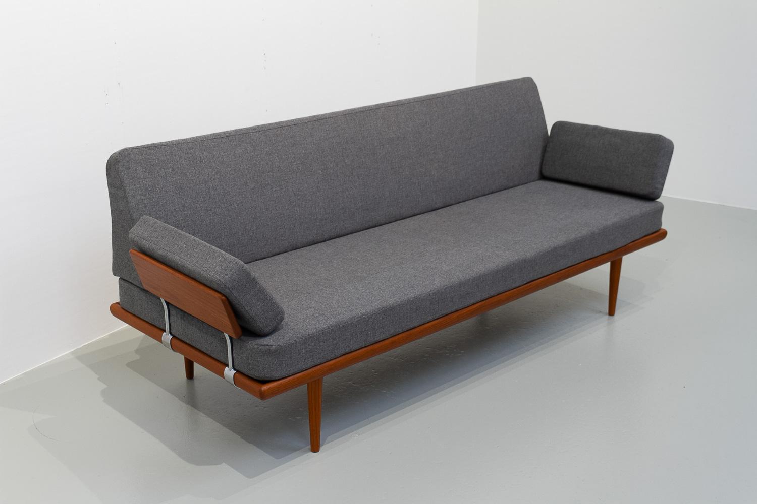 Danish Modern Minerva Teak Daybed by Hvidt & Mølgaard for France & Søn, 1960s. In Good Condition For Sale In Asaa, DK