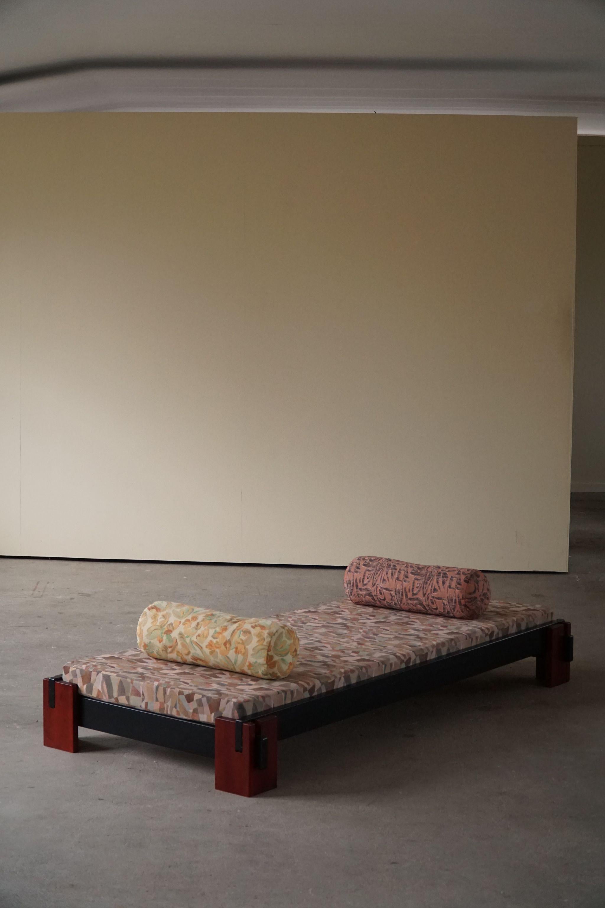 Danish Modern, Minimalist Daybed Reupholstered in Vintage Fabric, Made in 1980s For Sale 6