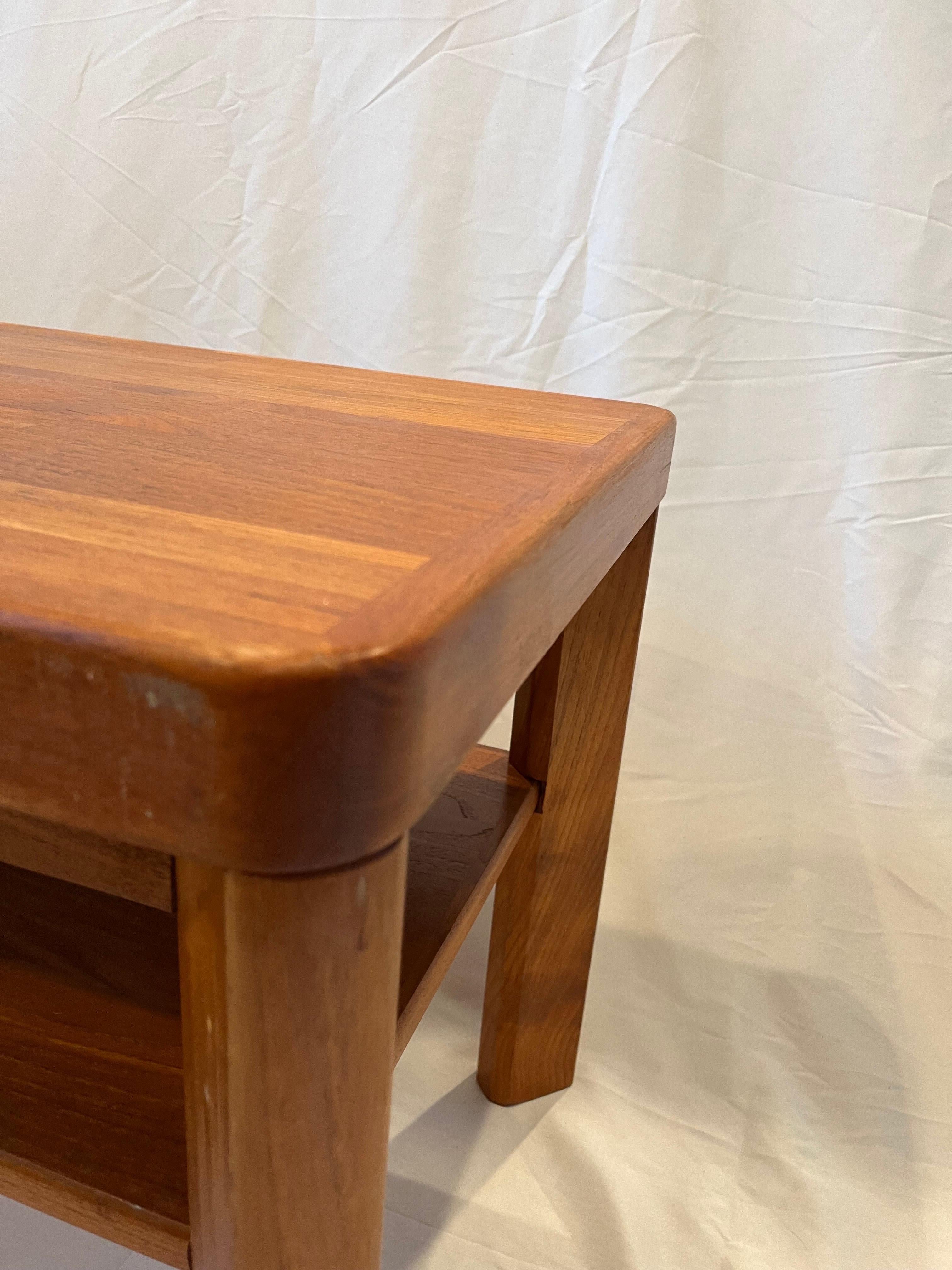 Teck Table d'appoint danoise moderne Mobelfabrikken Toften en teck à 2 niveaux en vente