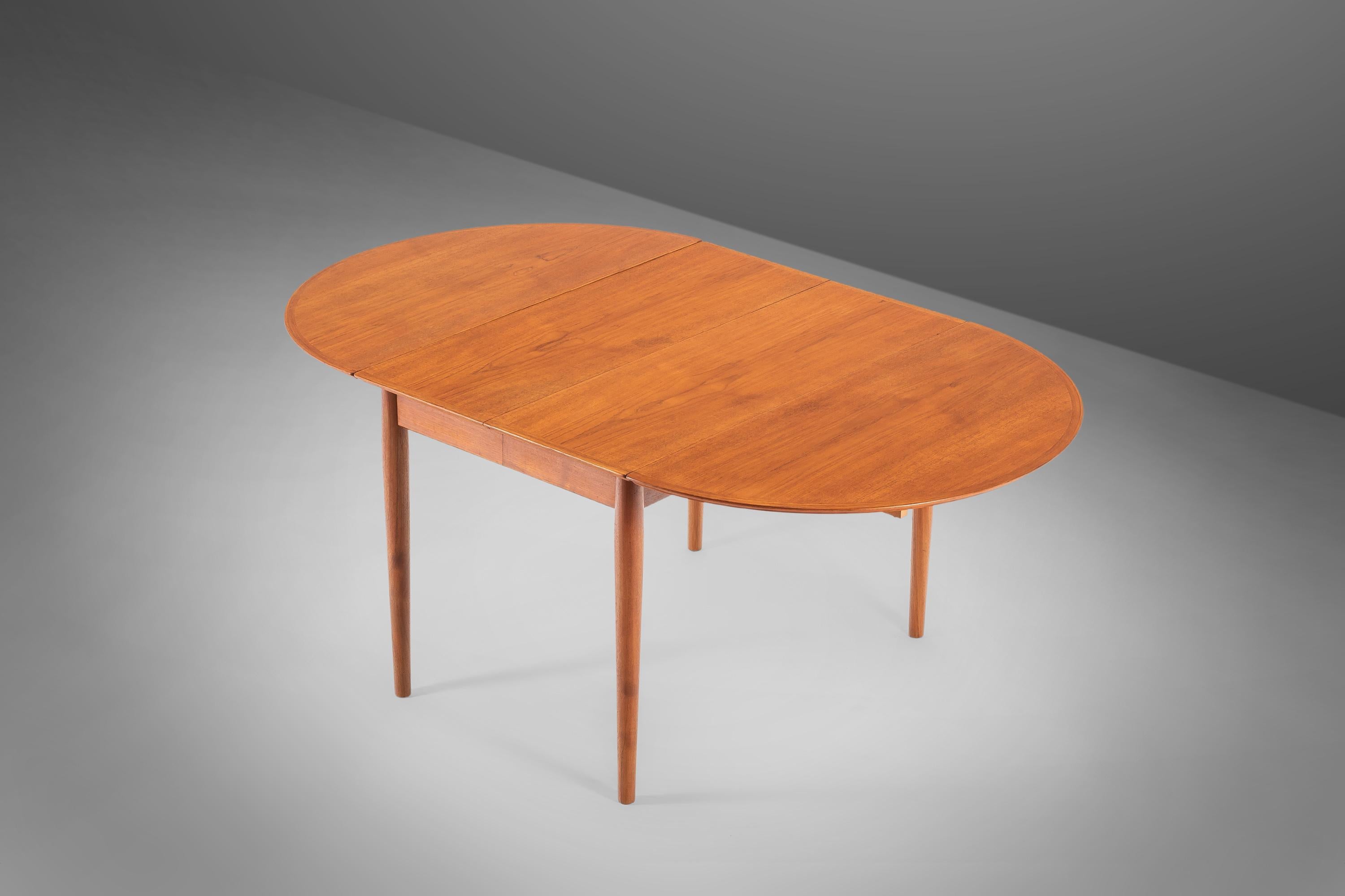 Langer ausziehbarer Esstisch aus Teakholz Modell 227 von Arne Vodder für Sibast, ca. 1960er Jahre (Mitte des 20. Jahrhunderts) im Angebot
