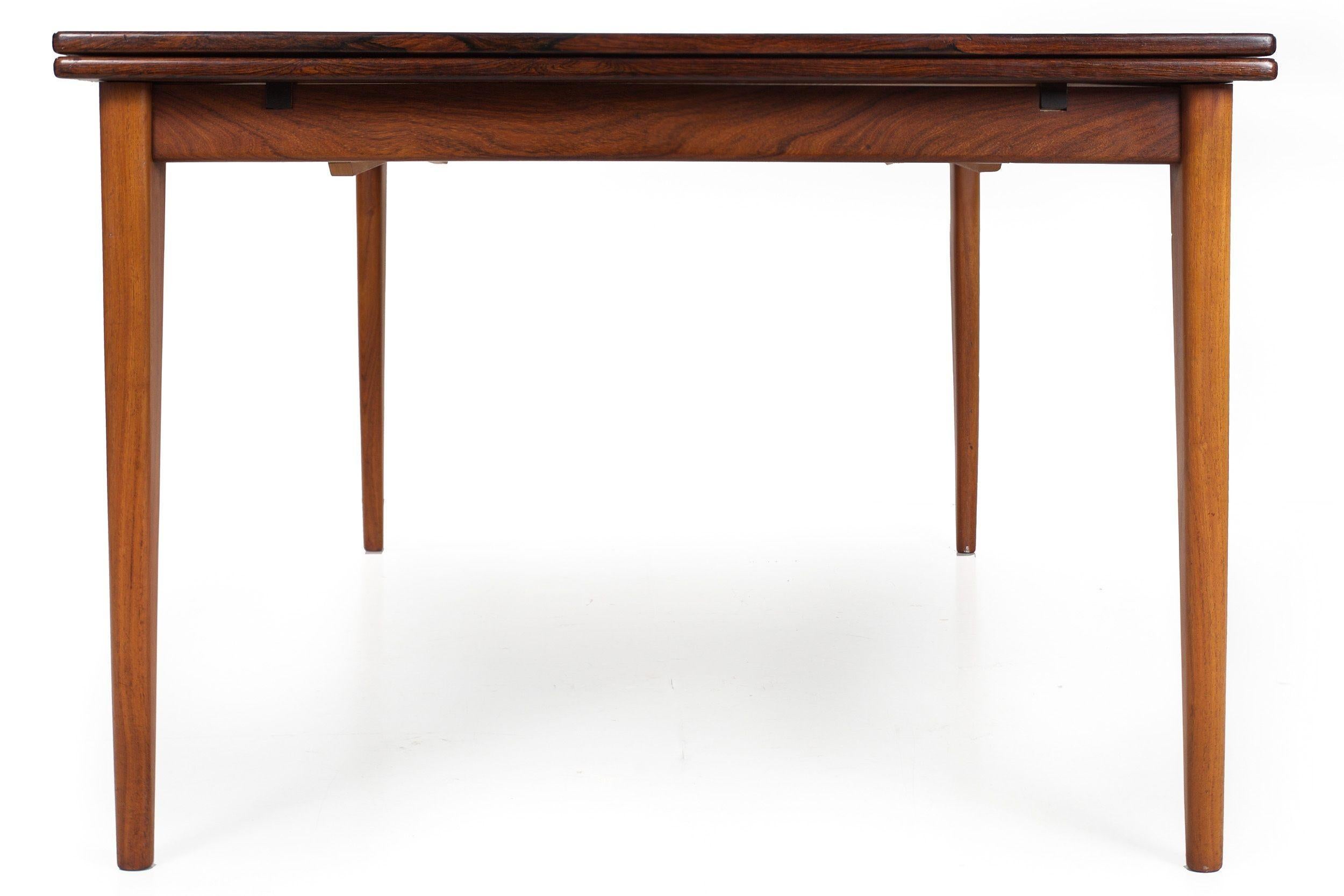 Danish Modern Model 254 Rosewood Dining Table by Niels Møller In Good Condition In Shippensburg, PA