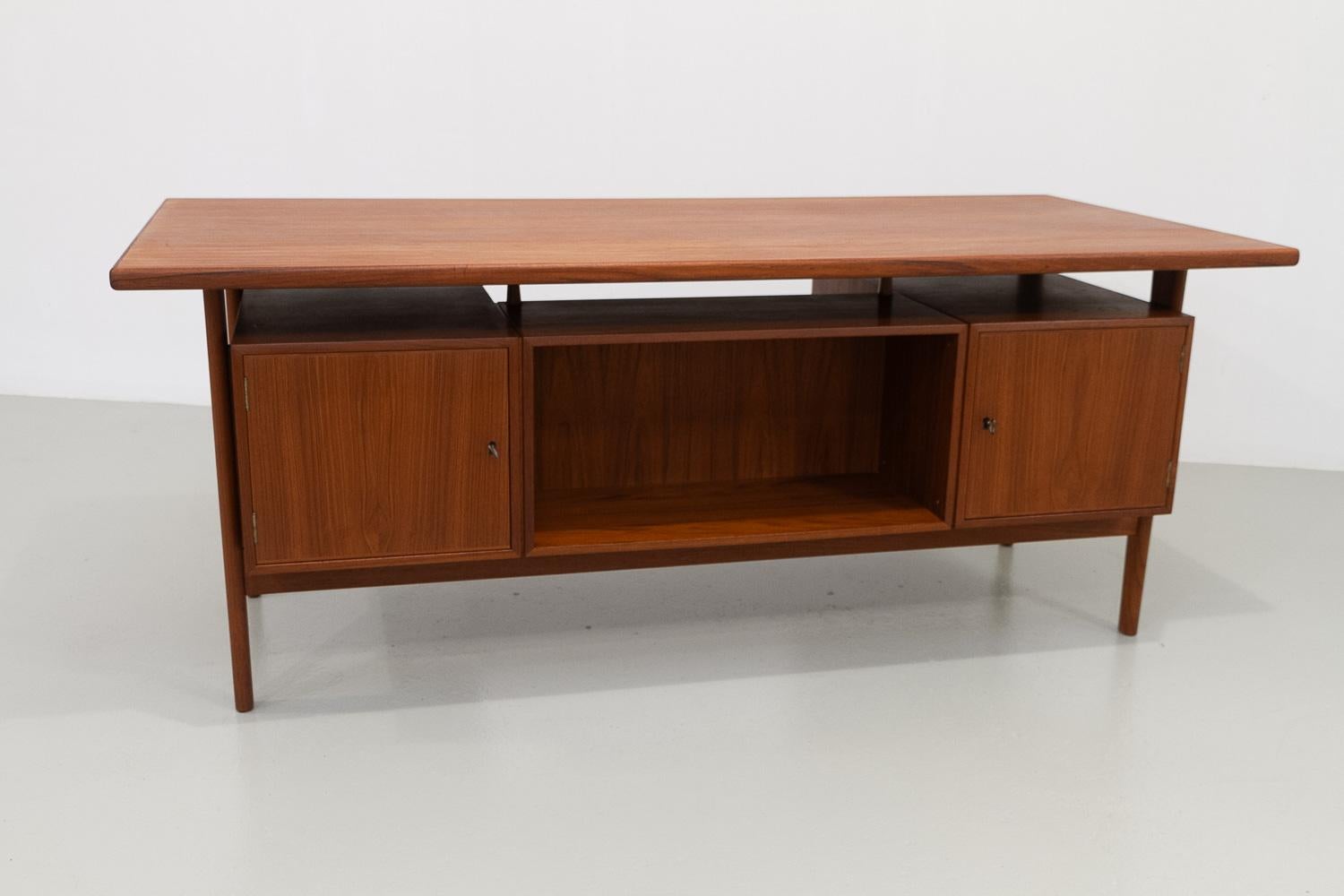 Danish Modern Model 58 Long Teak Desk by Kai Kristiansen by FM Møbler, 1960s. 8