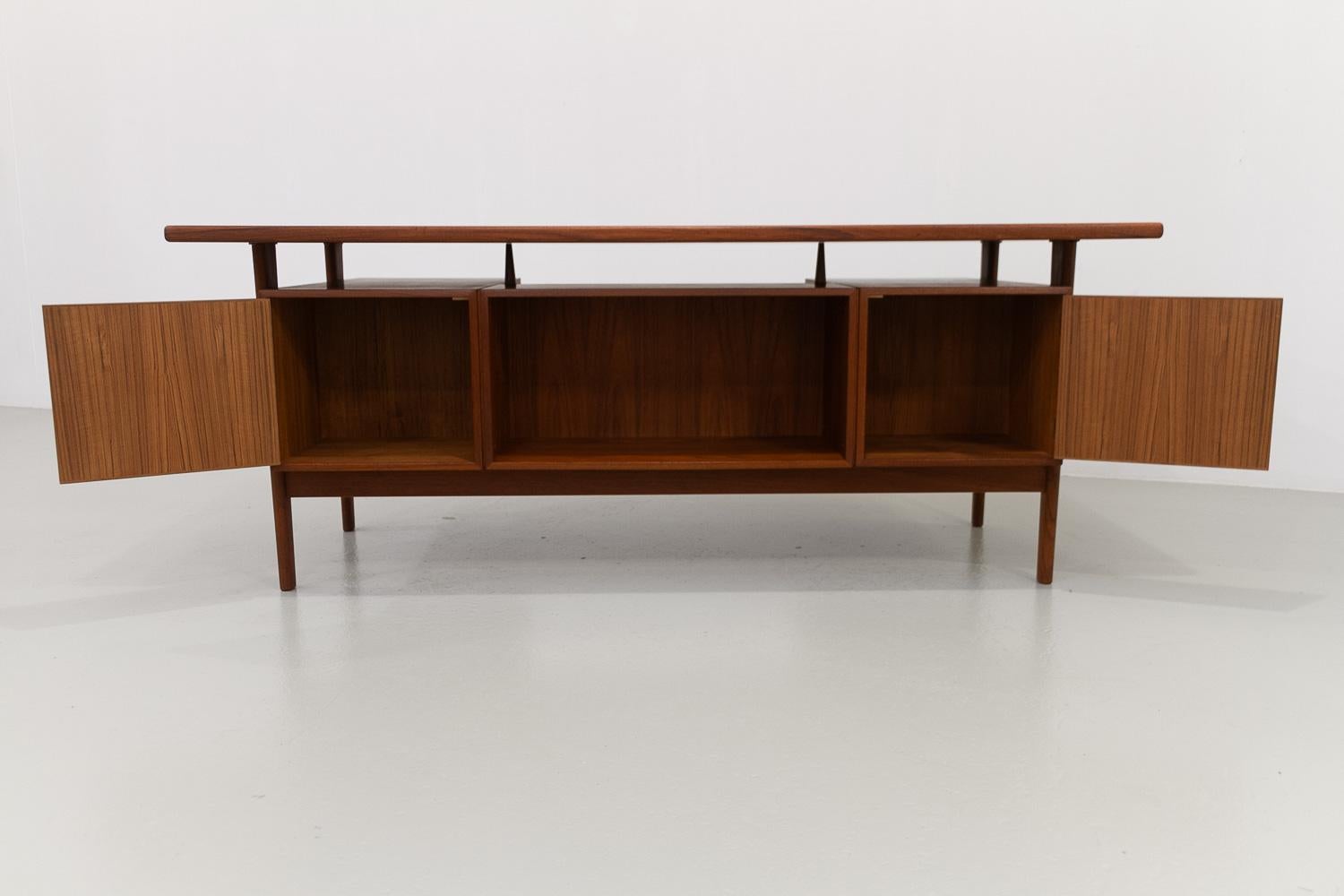 Danish Modern Model 58 Long Teak Desk by Kai Kristiansen by FM Møbler, 1960s. 10