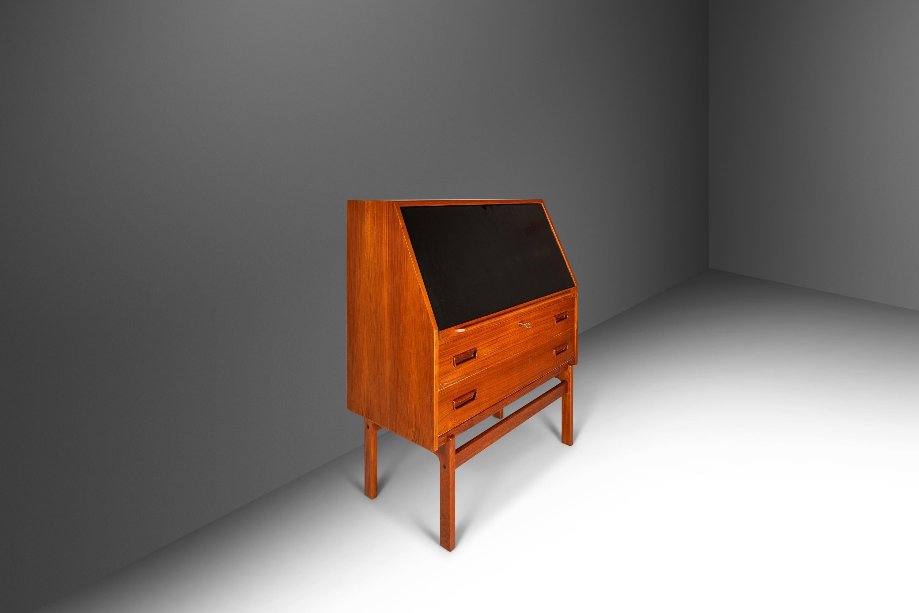 Danish Modern Model 68 Secretary Desk in Teak by Arne Wahl Iversen Vinde, 1960's For Sale 6
