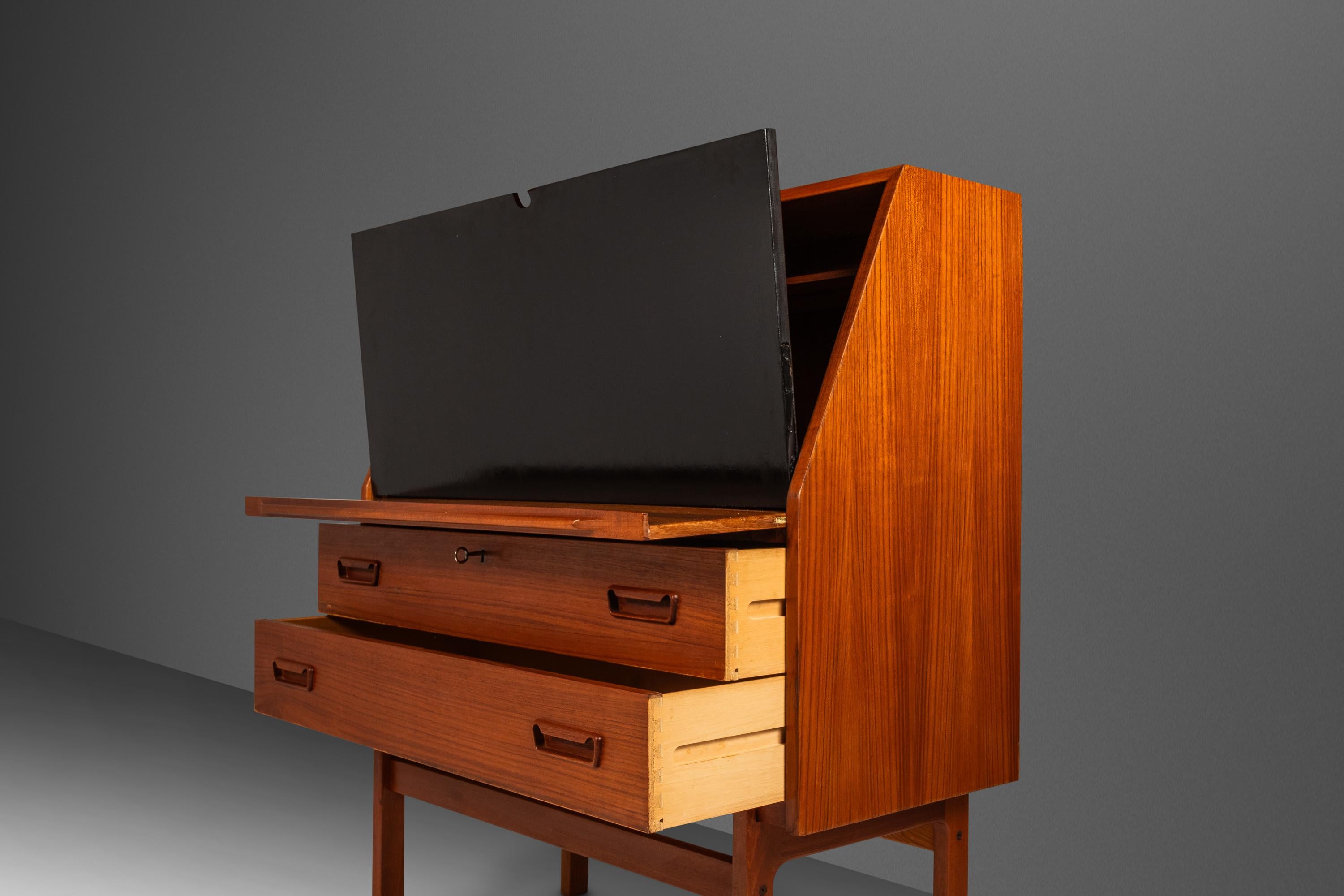 Danish Modern Model 68 Secretary Desk in Teak by Arne Wahl Iversen Vinde, 1960's For Sale 14