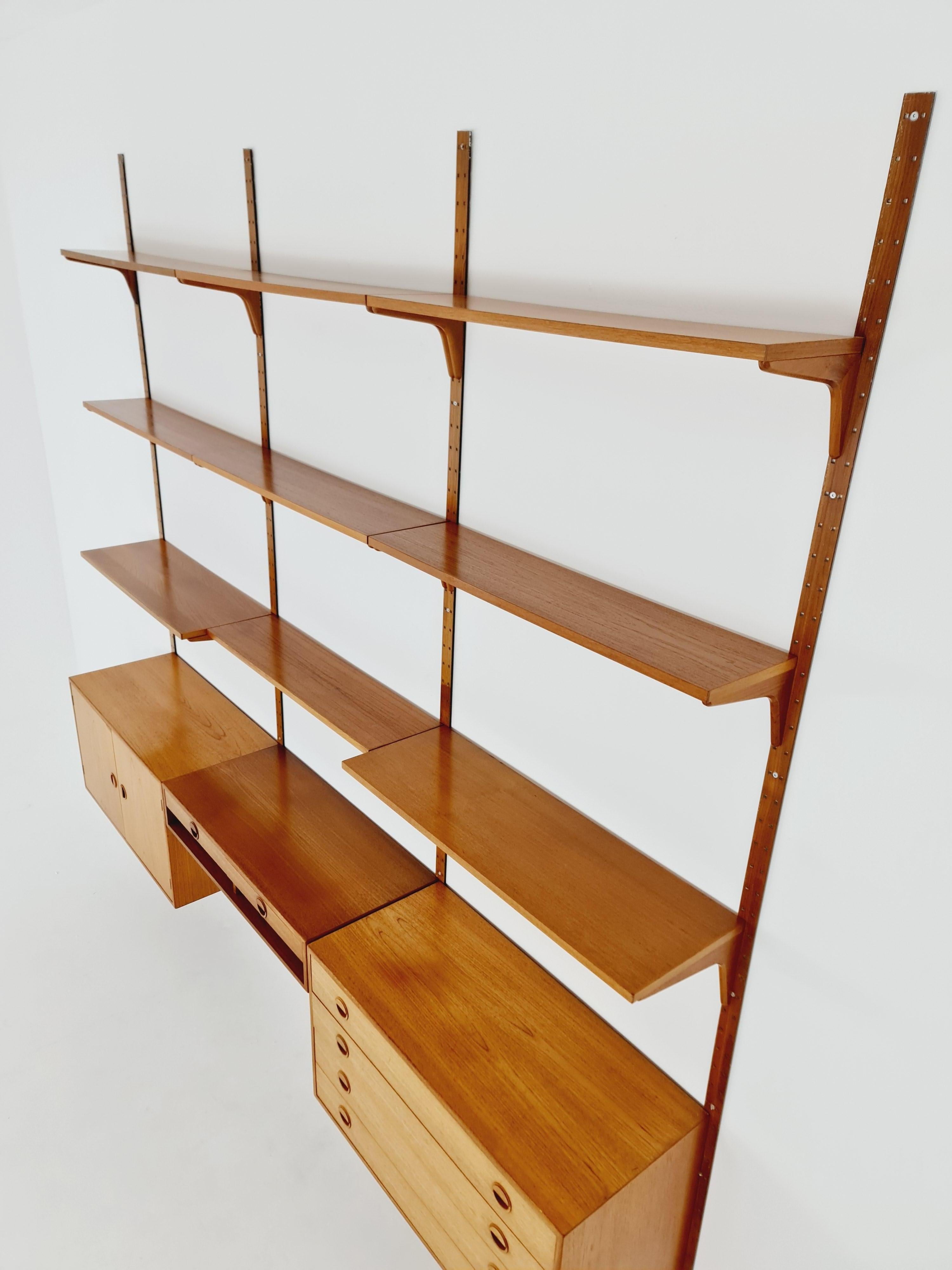 Danish modern modular teak shelving system by Hansen & Guldborg Mobler, Denmark For Sale 8