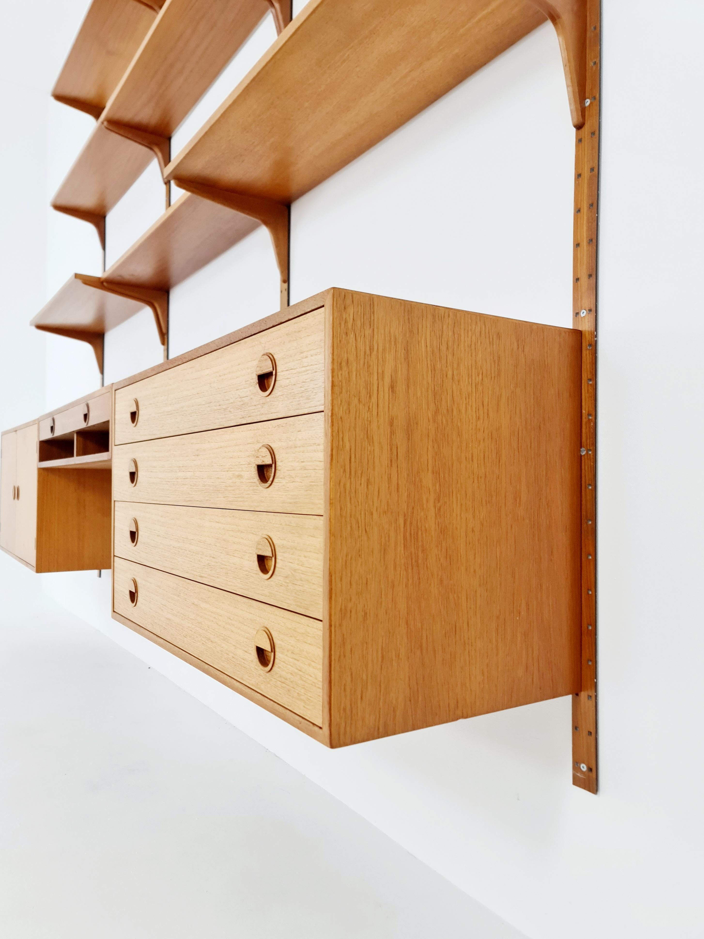 Danish modern modular teak shelving system by Hansen & Guldborg Mobler, Denmark For Sale 9