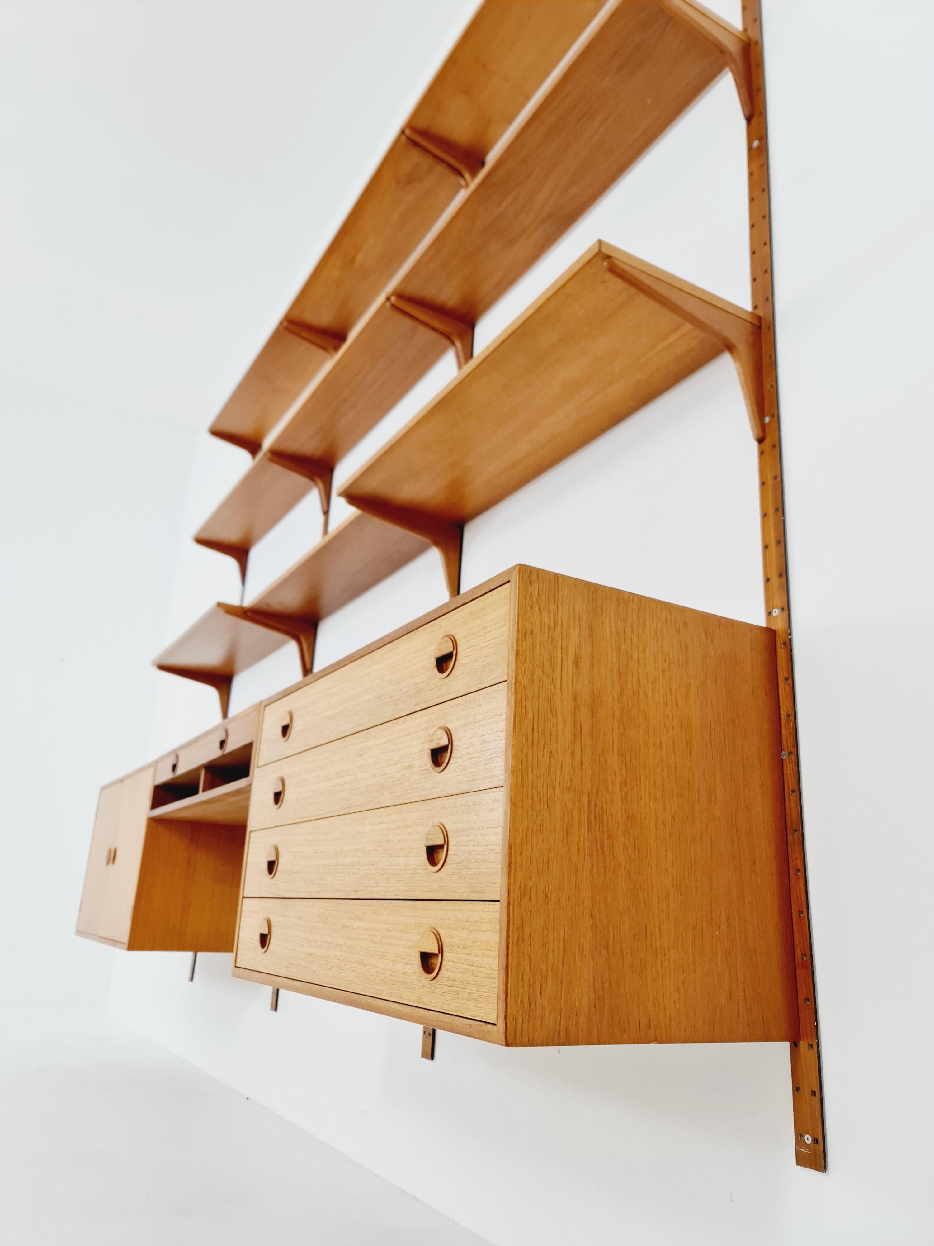Danish modern modular teak shelving system by Hansen & Guldborg Mobler, Denmark For Sale 10