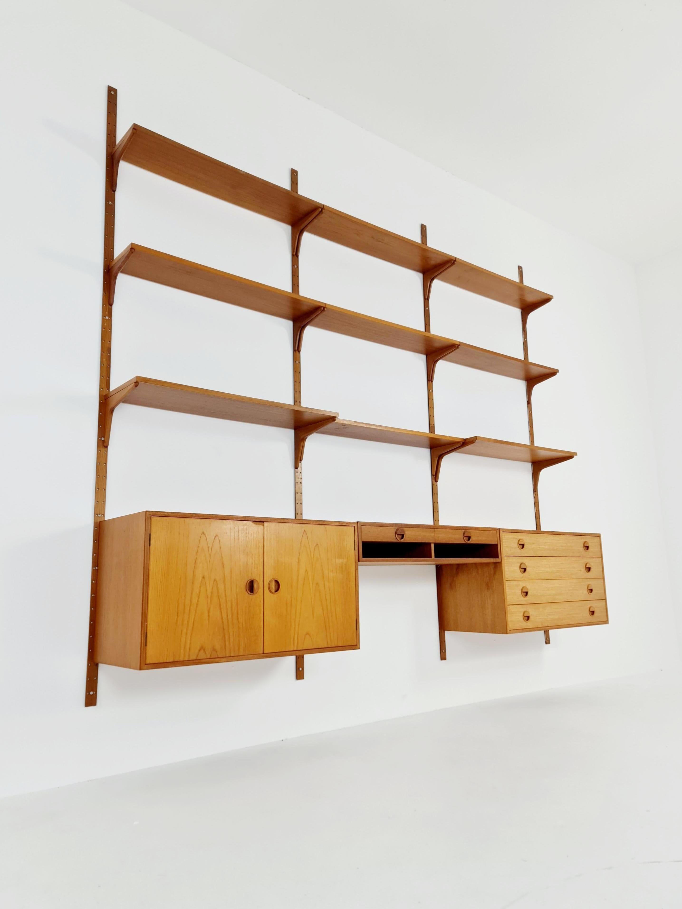Danish modern modular teak shelving system by Hansen & Guldborg Mobler, Denmark For Sale 3
