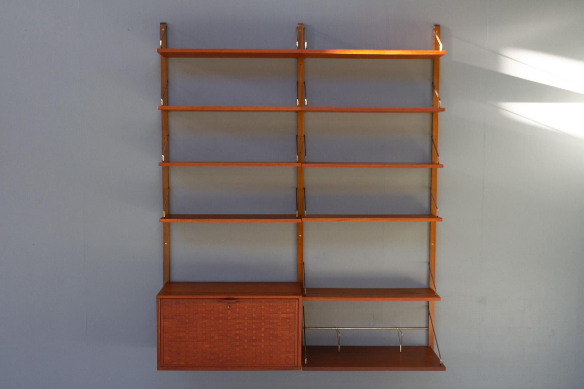 Vintage Danish teak wall unit by Poul Cadovius for Cado, 1950s.

Mid-Century Modern 2 bay shelving system model Royal. This is a original vintage floating bookcase designed in 1948 by Danish architect Poul Cadovius. 
Cadovius had the revolutionary