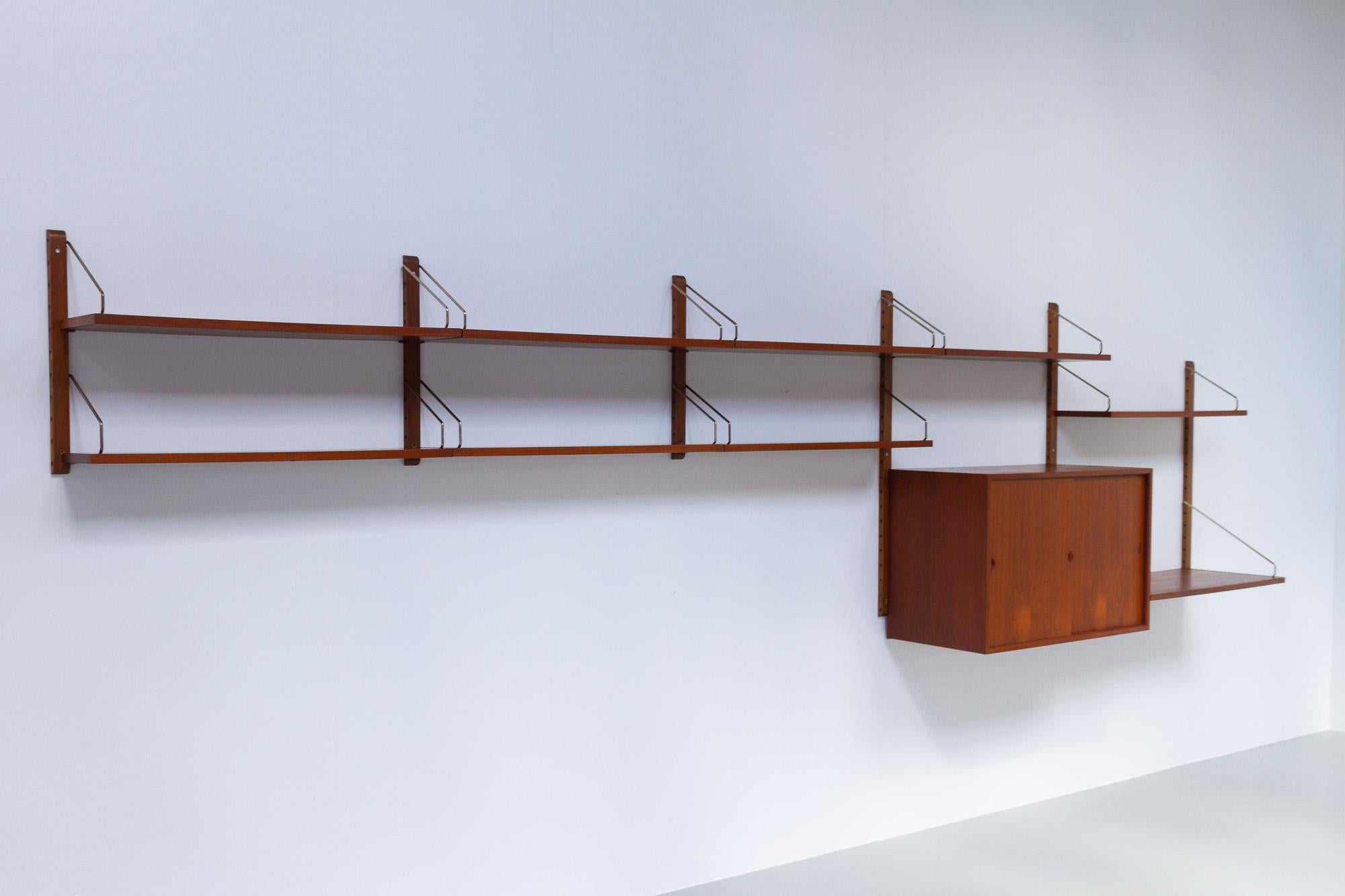 Vintage Danish teak wall unit by Poul Cadovius for Cado, 1950s.

Mid-Century Modern 5 bay shelving system model Royal. This is a original vintage floating bookcase designed in 1948 by Danish architect Poul Cadovius. 
Cadovius had the revolutionary