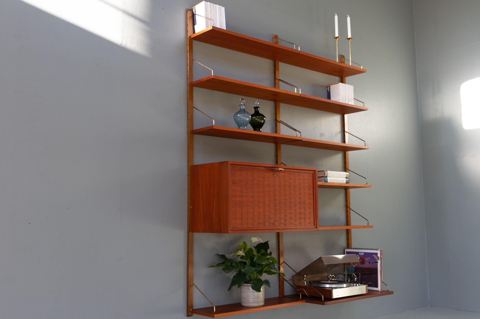 Danish Modern Modular Teak Wall Unit by Poul Cadovius for Cado 1950s For Sale 15