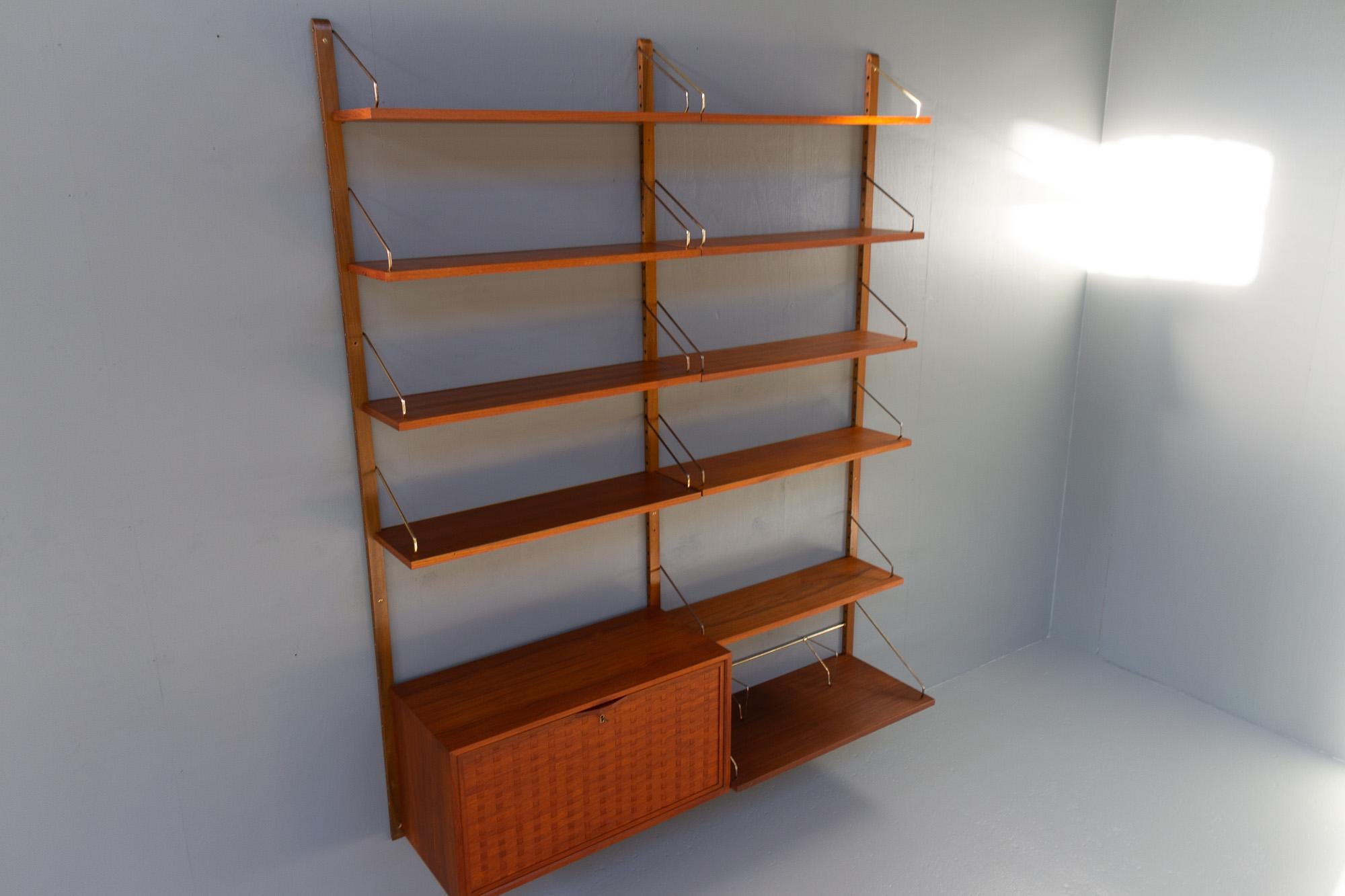 Modularer dänischer Wandschrank aus Teakholz von Poul Cadovius für Cado, 1950er Jahre im Angebot 2