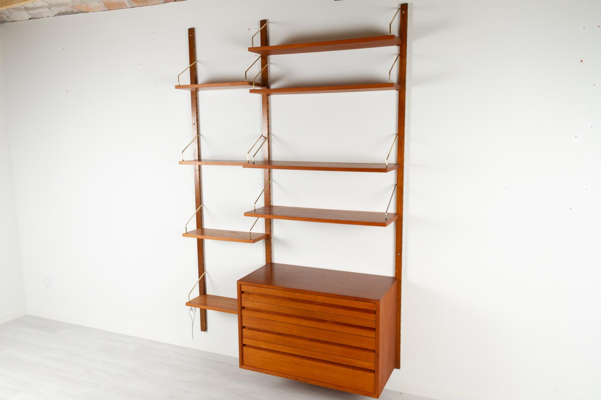 Vintage Danish teak wall unit by Poul Cadovius for Cado, 1960s.

Mid-Century Modern 2 bay shelving system model Royal. This is a original vintage floating bookcase designed in 1948 by Danish architect Poul Cadovius. 
Cadovius had the revolutionary