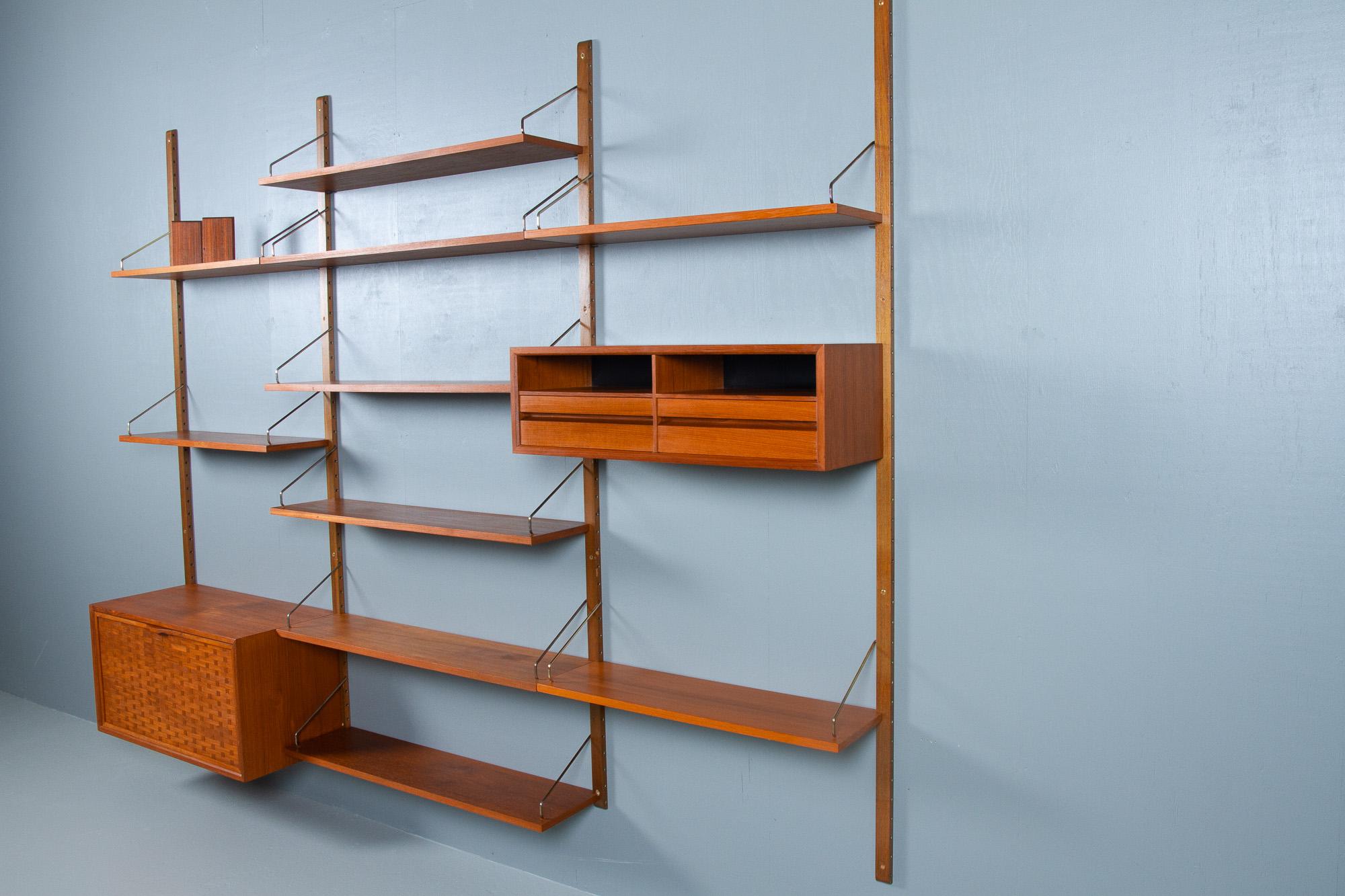 Vintage Danish teak wall unit by Poul Cadovius for Cado, 1960s.

Mid-Century Modern 3 bay shelving system model Royal. This is a original vintage floating bookcase designed in 1948 by Danish architect Poul Cadovius. 
Cadovius had the