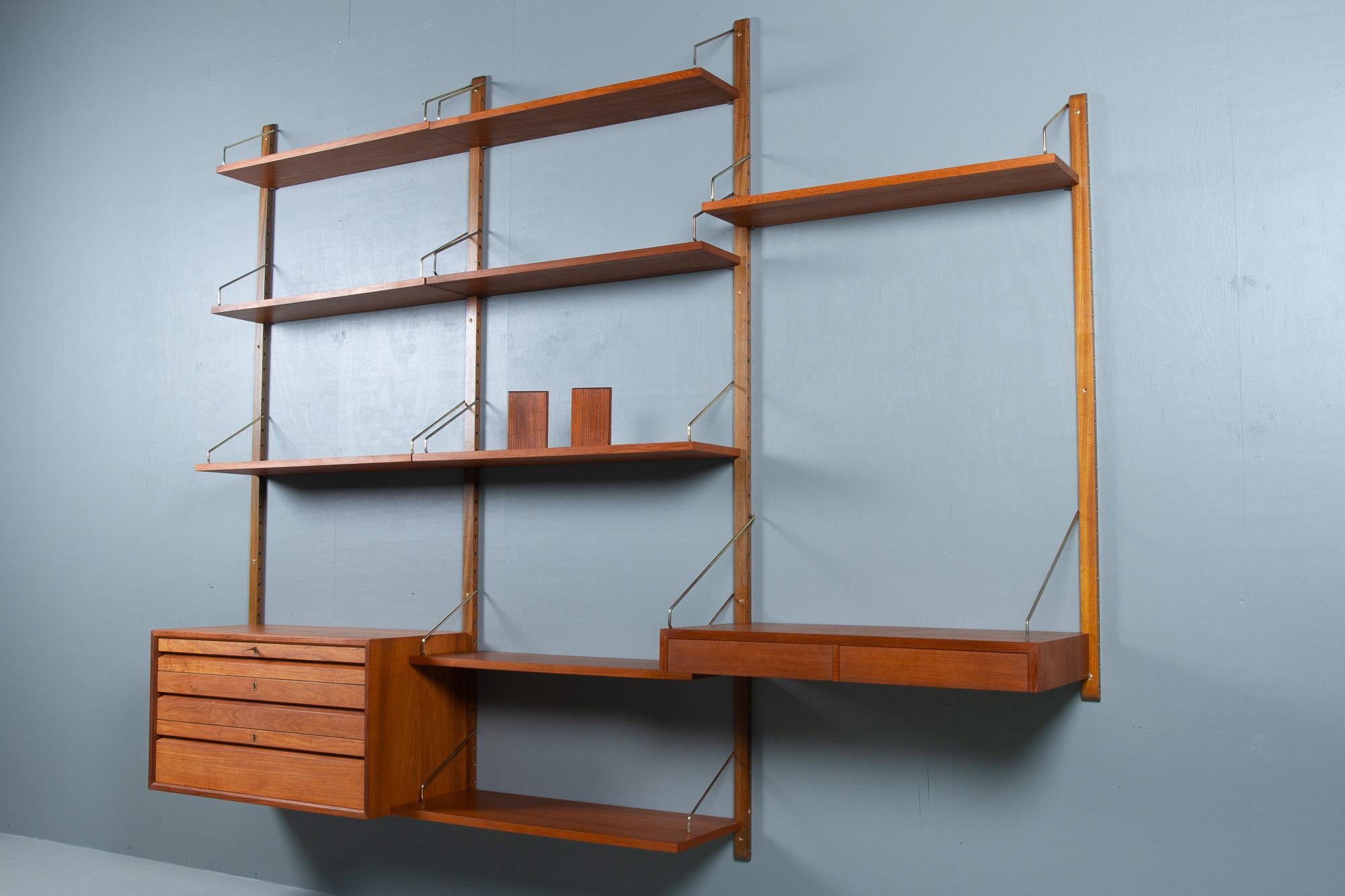 Vintage Danish teak wall unit by Poul Cadovius for Cado, 1960s.

Mid-Century Modern 3 bay shelving system model Royal. This is a original vintage floating bookcase designed in 1948 by Danish architect Poul Cadovius. 
Cadovius had the revolutionary