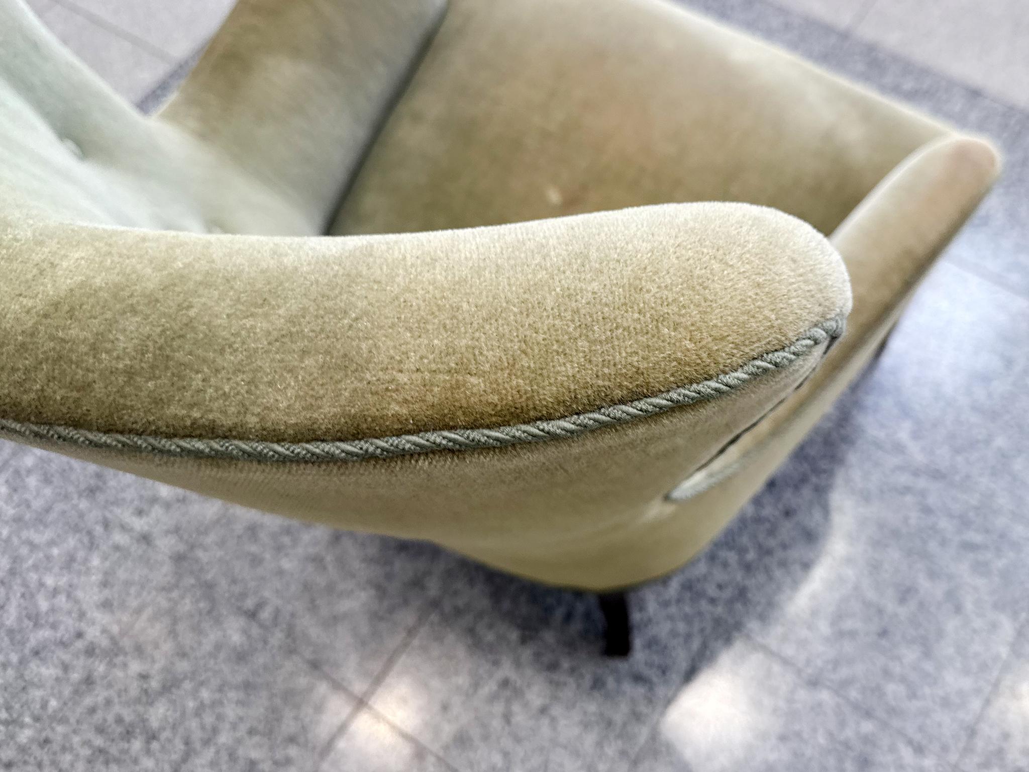 Danish Modern Mohair Wingback Armchair in the Style of Frits Henningsen im Angebot 2