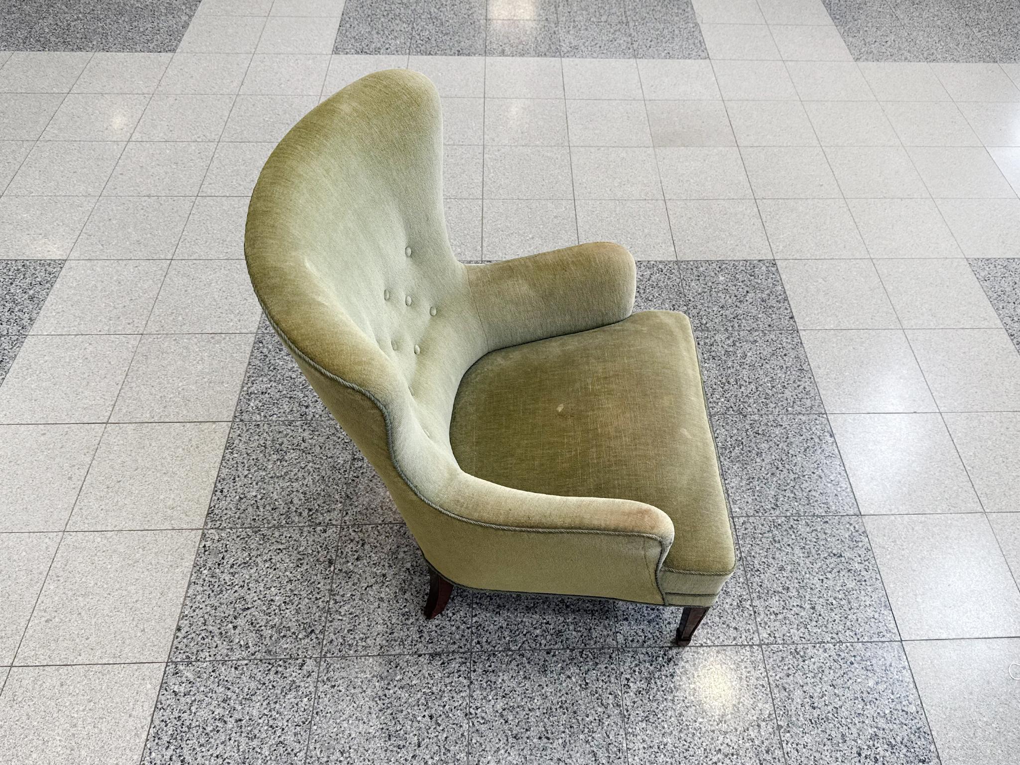 Danish Modern Mohair Wingback Armchair in the Style of Frits Henningsen (Dänisch) im Angebot