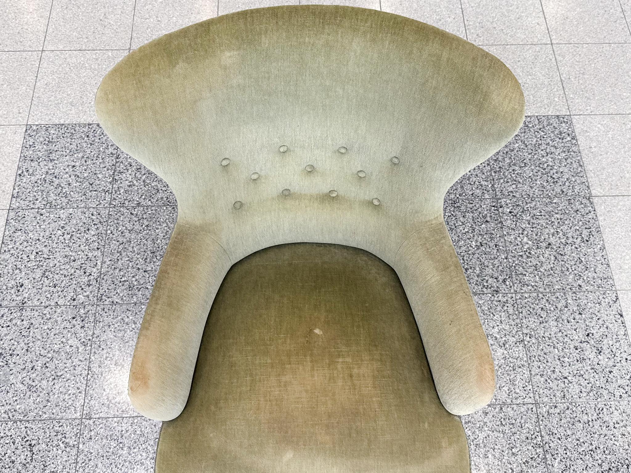 Danish Modern Mohair Wingback Armchair in the Style of Frits Henningsen im Zustand „Gut“ im Angebot in New York, NY