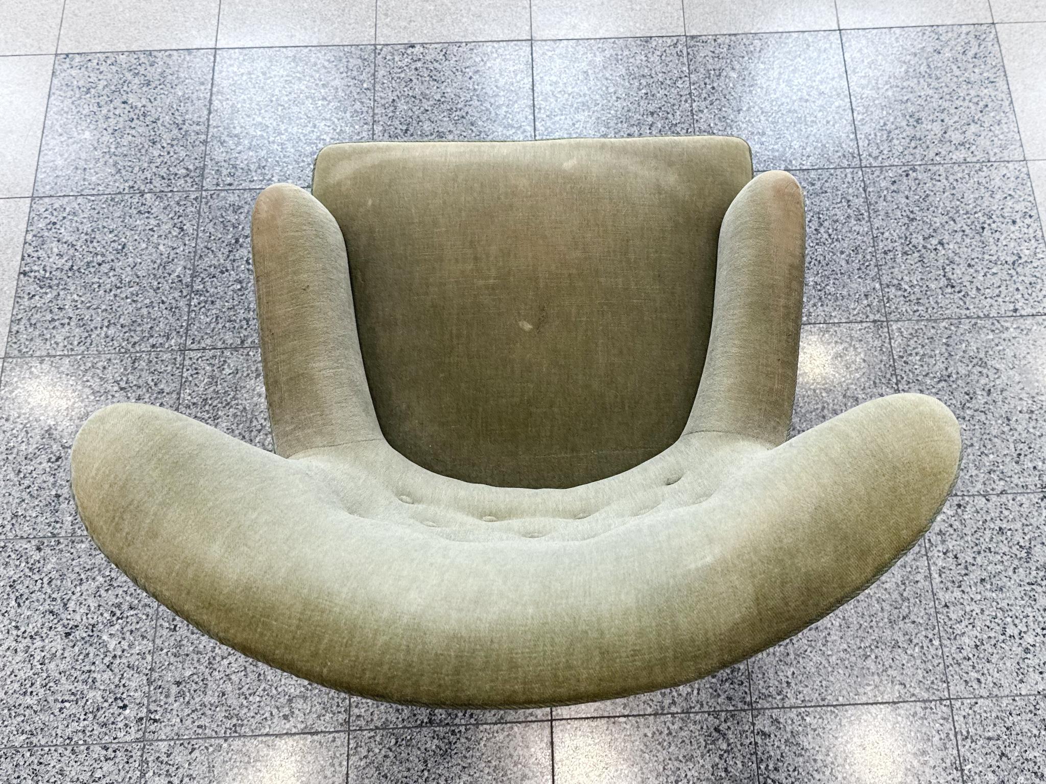 Danish Modern Mohair Wingback Armchair in the Style of Frits Henningsen im Angebot 1