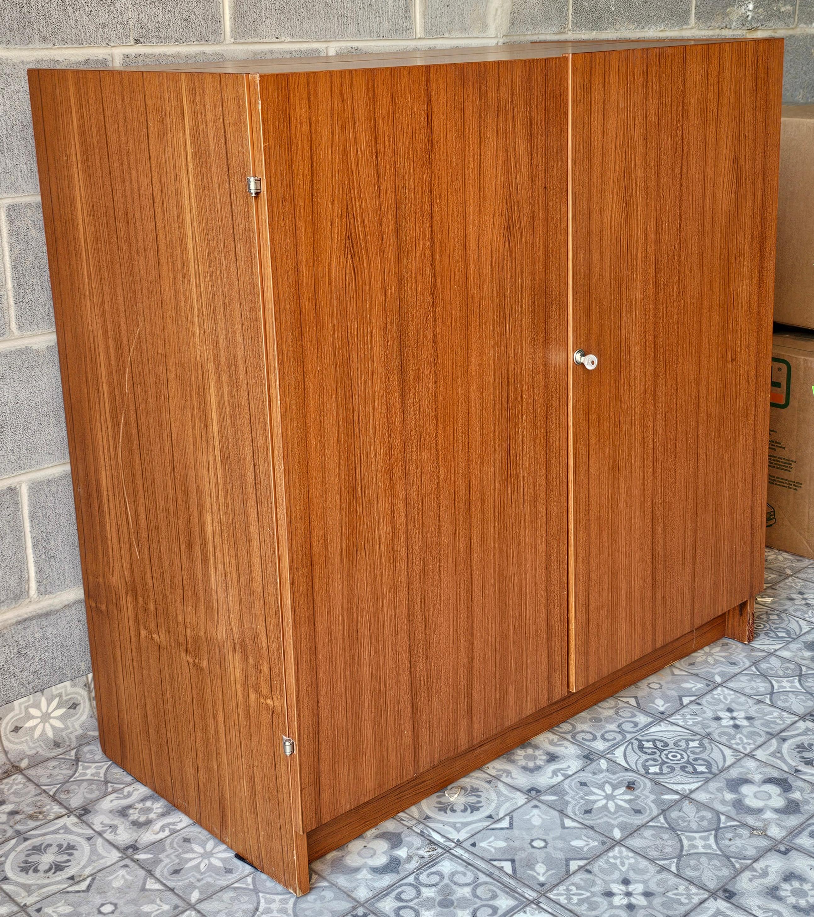 Scrivania in teak in stile danese moderno di Mummenthaler and Meier in vendita 3