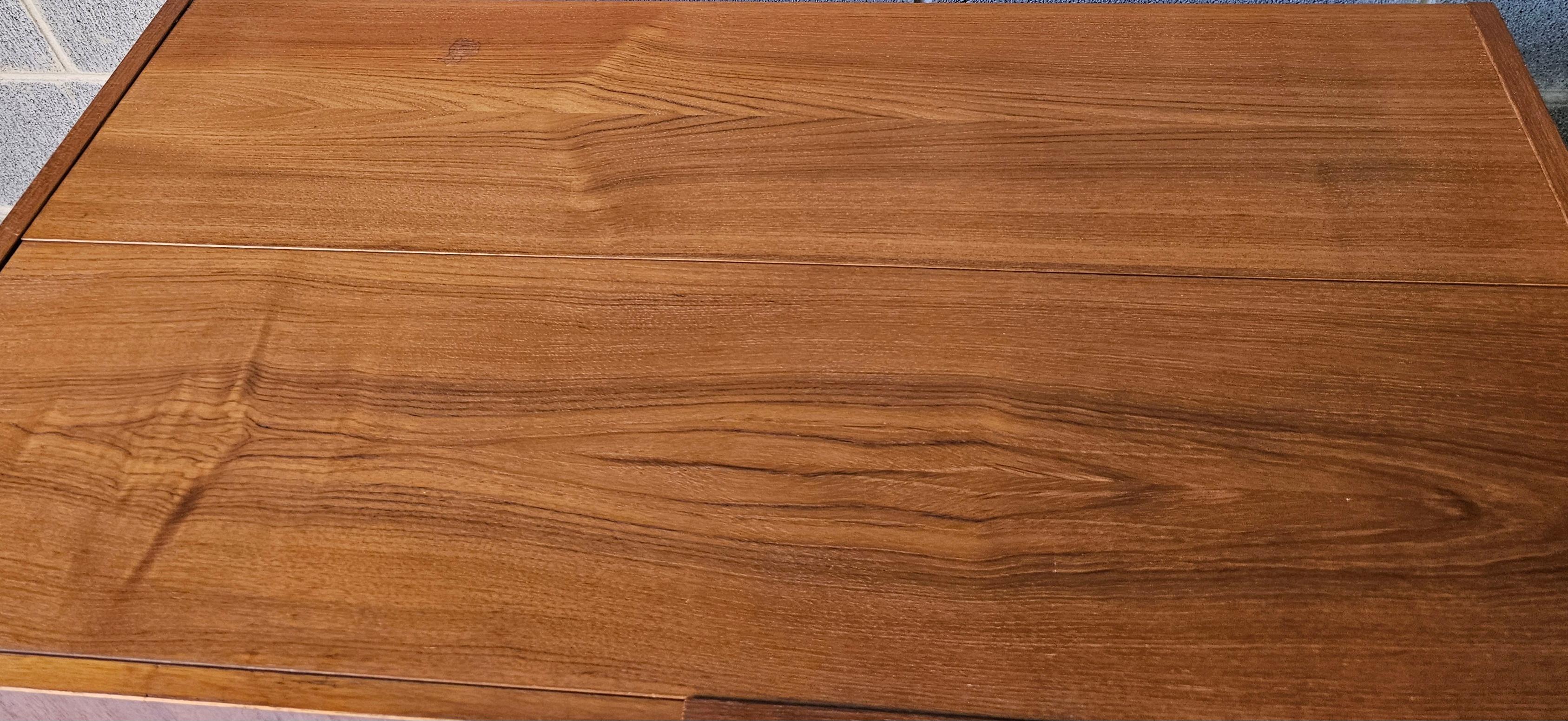 Scrivania in teak in stile danese moderno di Mummenthaler and Meier in vendita 9