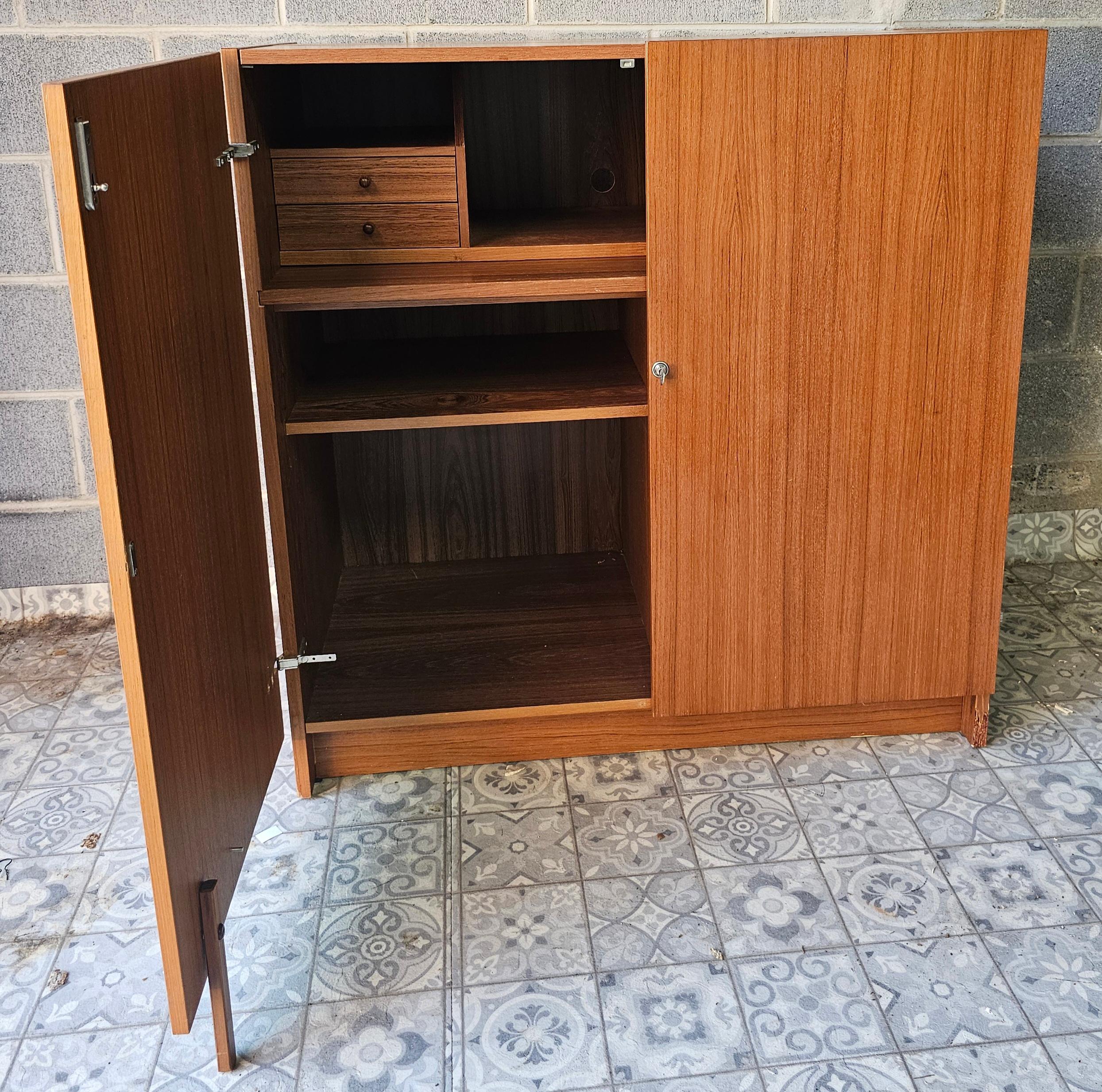 Altro Scrivania in teak in stile danese moderno di Mummenthaler and Meier in vendita