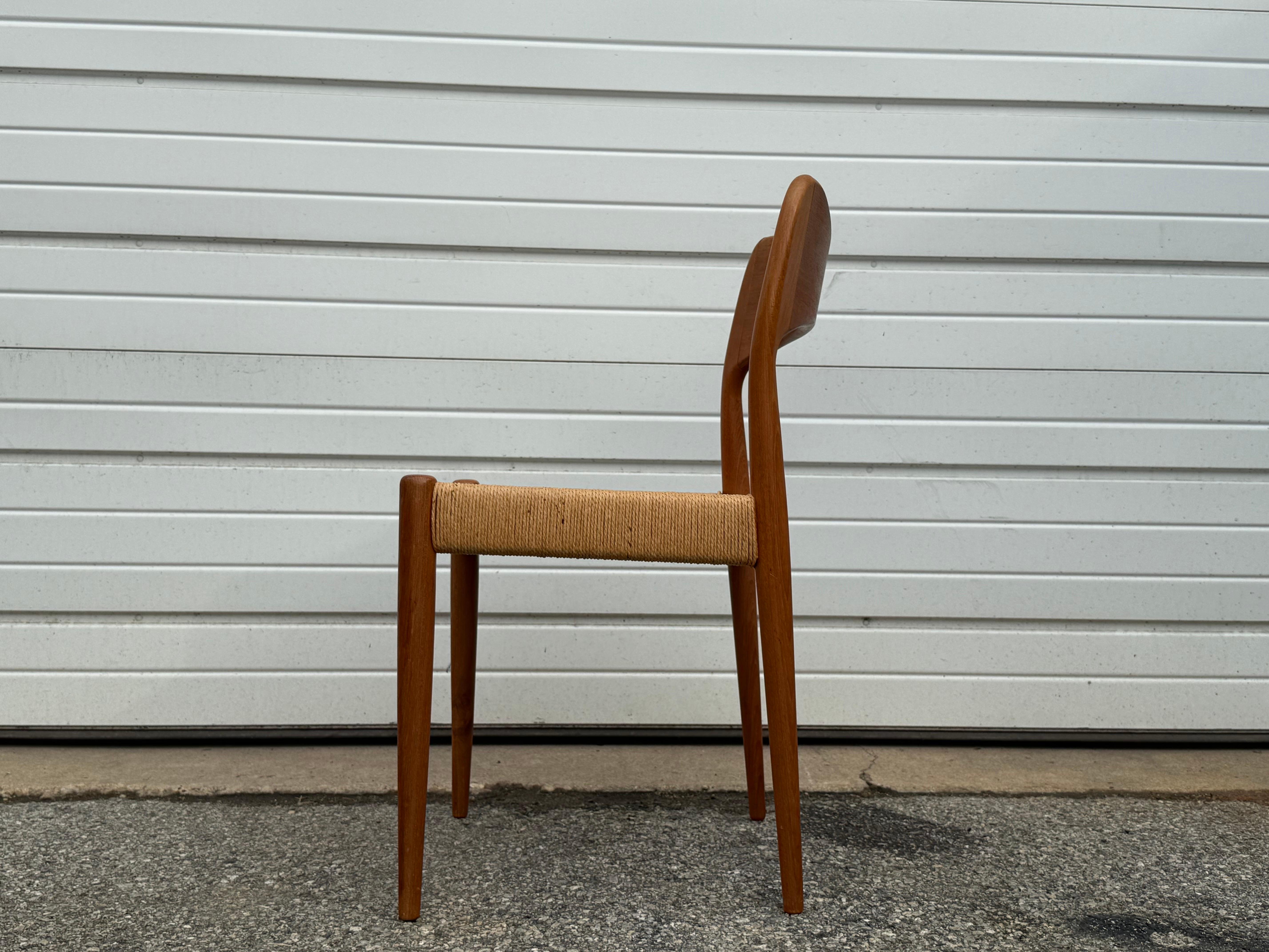 Dänische Moderne Neils Moller Stil Teakholz Papierschnur/Esszimmerstühle  4er-Set im Angebot 8