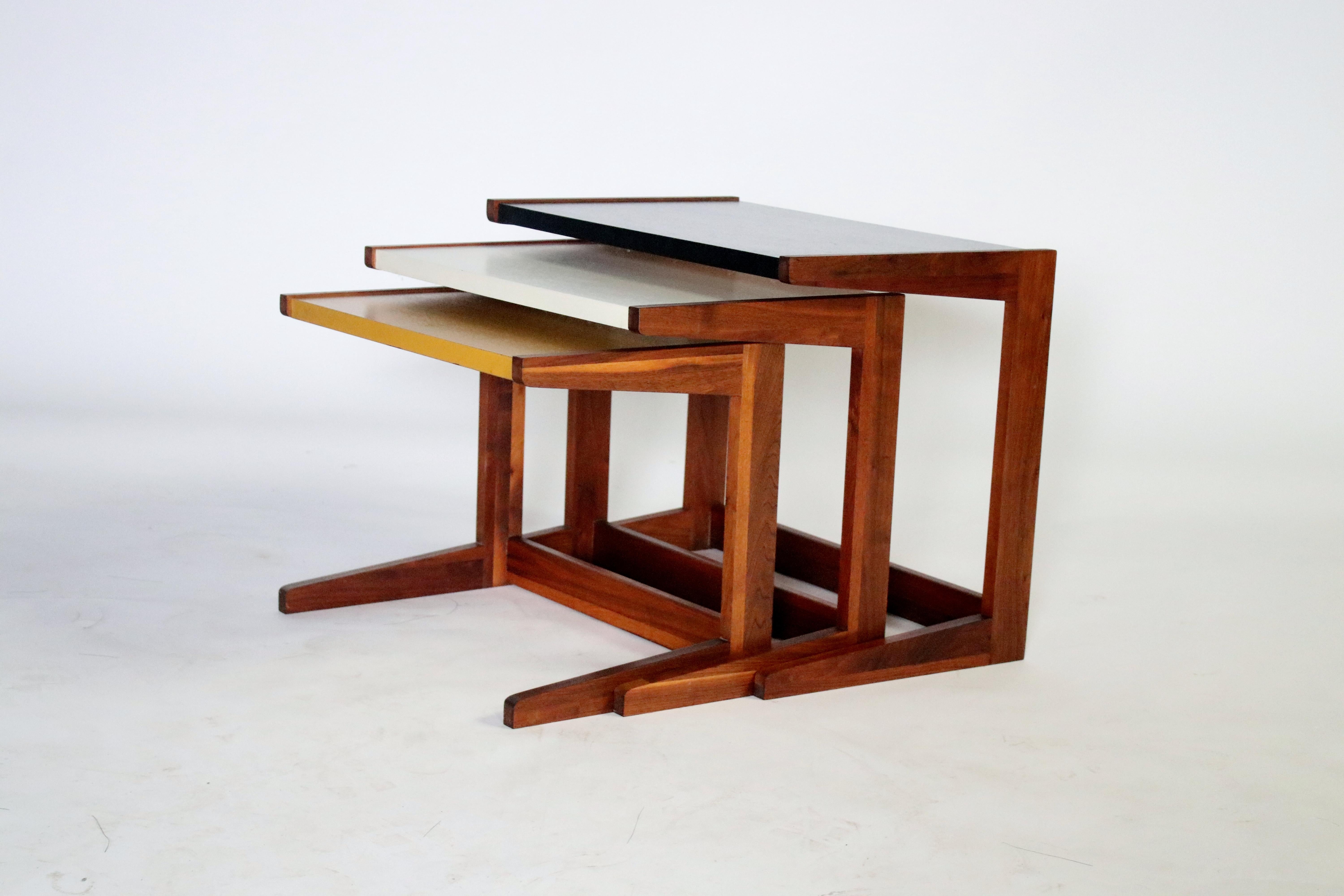 Mid-Century moderno Tavolini d'appoggio moderni danesi